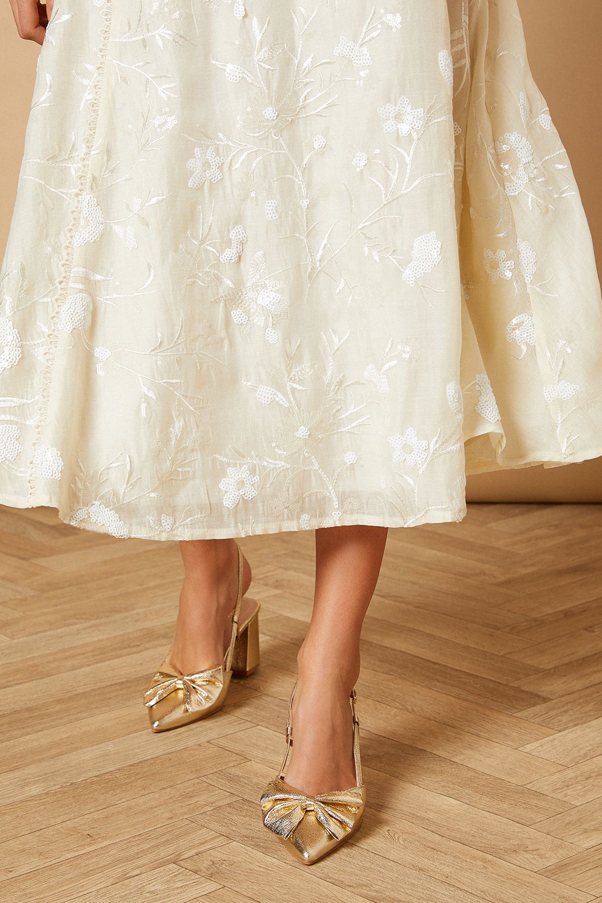 Oasis Dorinda Faux Metallic Leather Bow Slingback Block Heeled Shoes Gold image 3