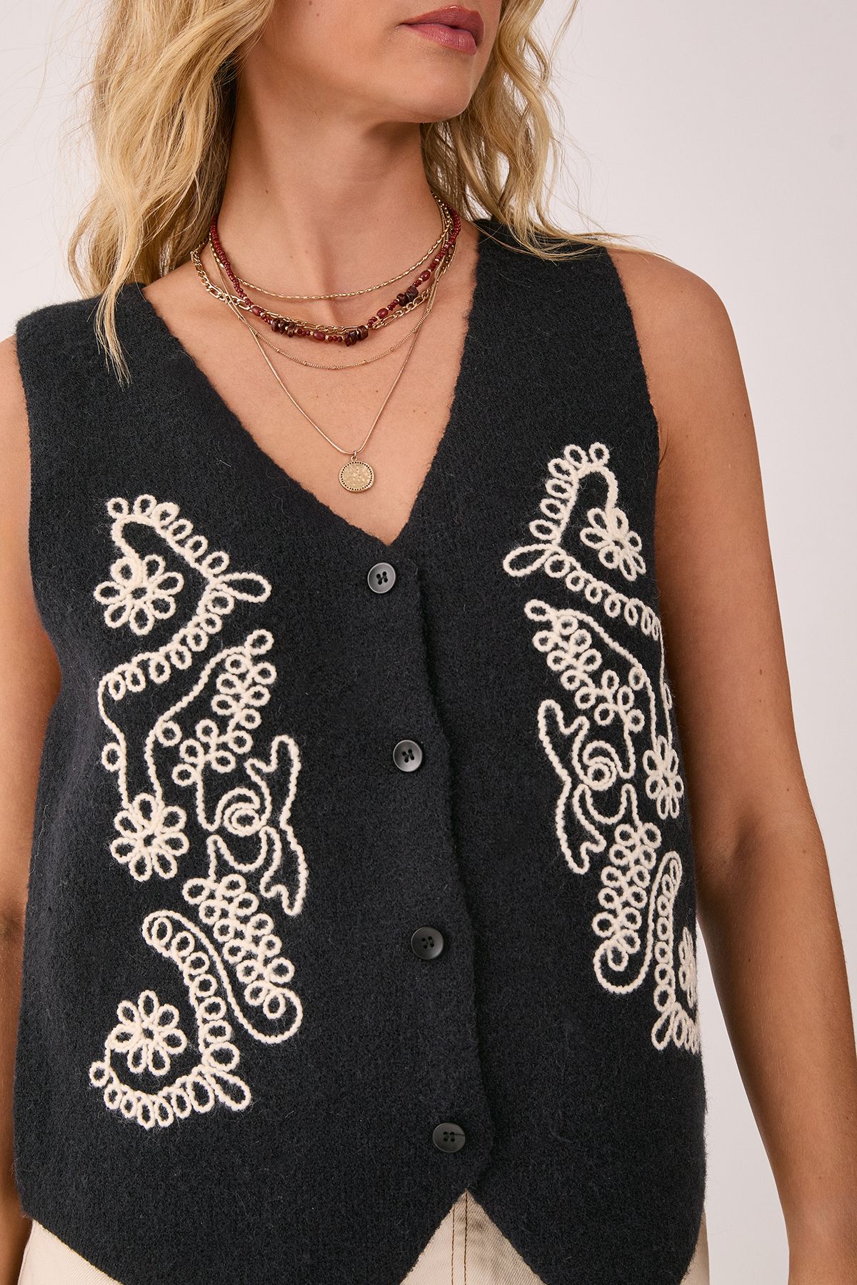 NastyGal Embroidered Knitted Waistcoat Black image 4