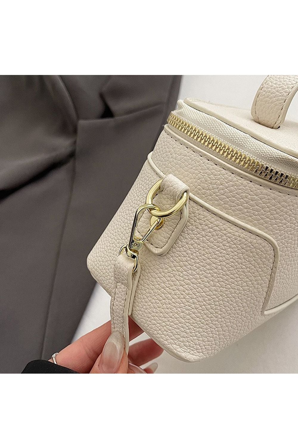 XY London 'Lilly' Tote Bag With Adjustable Shoulder Strap and Zip Closure image 3