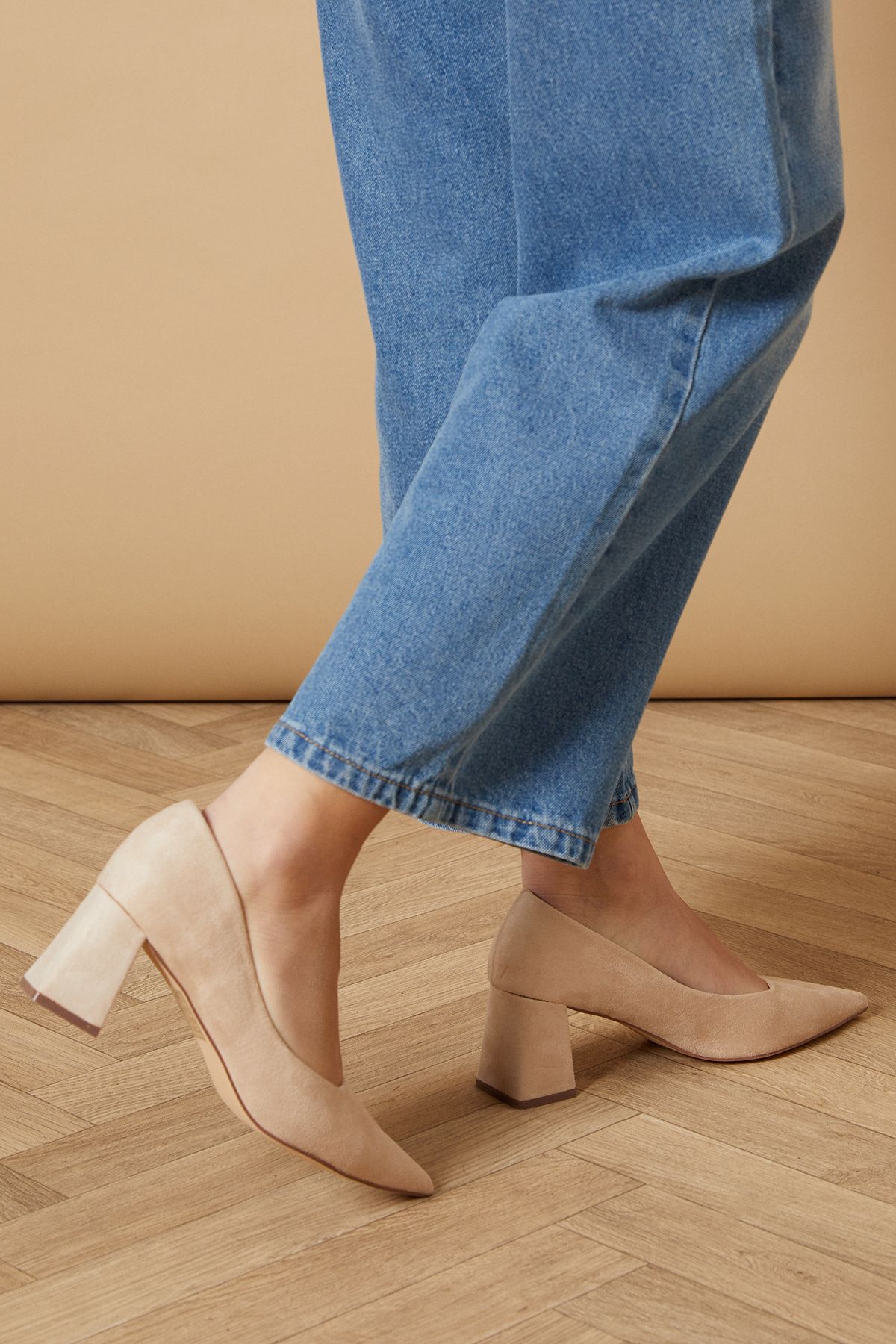 Oasis Vern Faux Suede Pointed Block Court Shoes Beige image 3