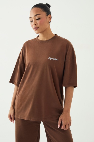 DSGN Studio DSGN Studio Script Embroidered Oversized T-Shirt Mocha