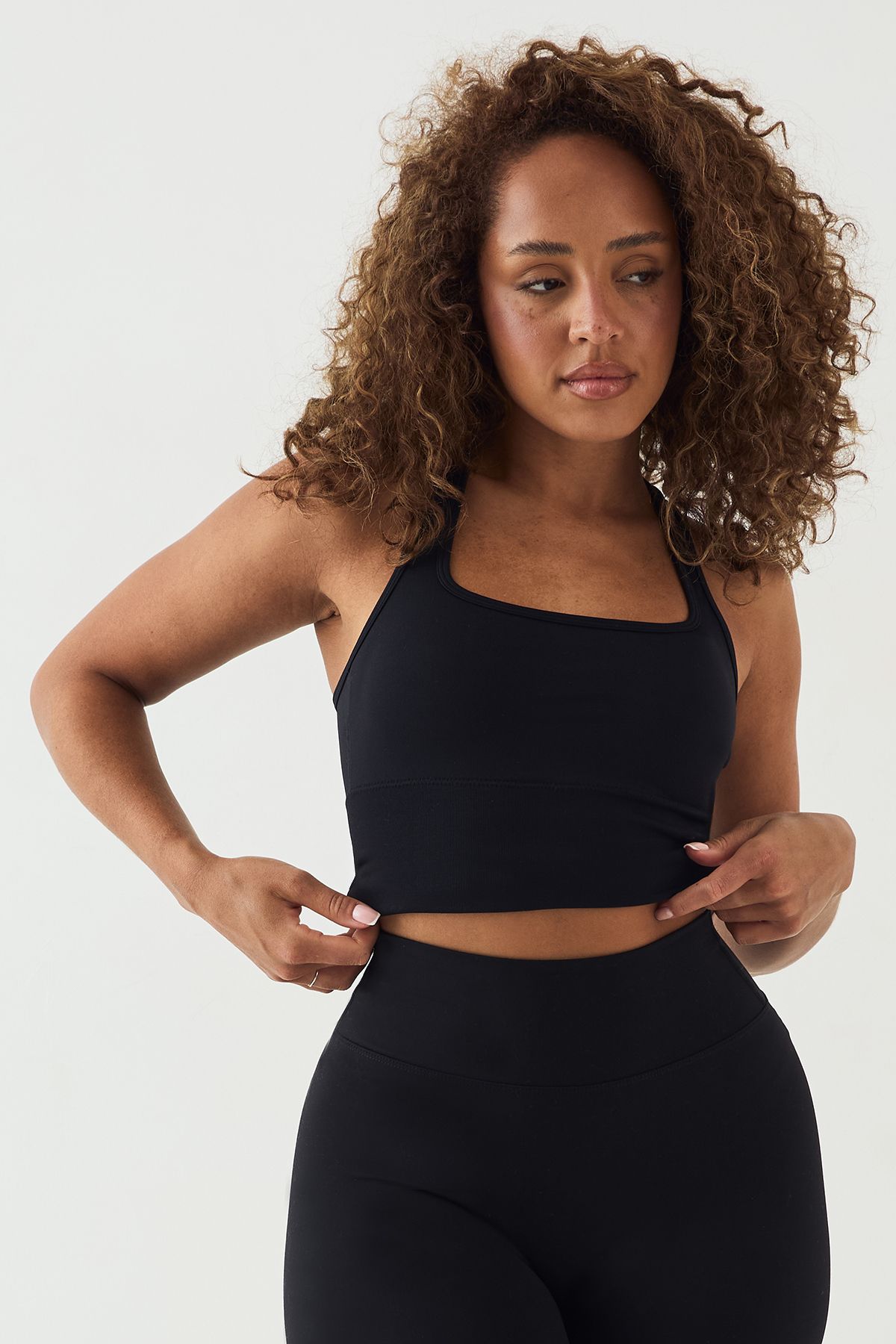 DSGN Studio DSGN Studio Sport Ultra Contour Seamless Longline Racer Sports Bra Black image 1