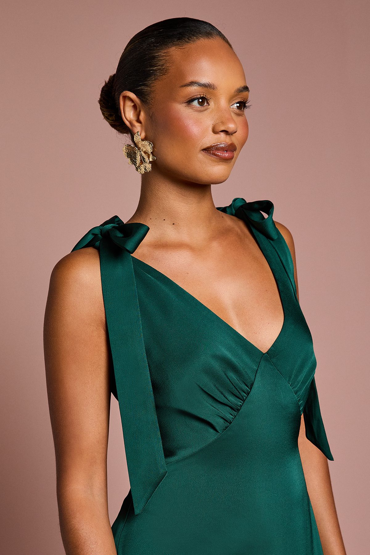 Coast Coast Honoured Petite Satin Back Crepe V Neck Tie Shoulder Maxi Bridesmaid Dress Emerald image 4