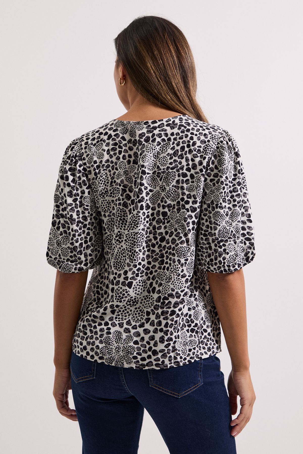 Dorothy Perkins Tie Detail Puff Sleeve Printed Top Mono image 3