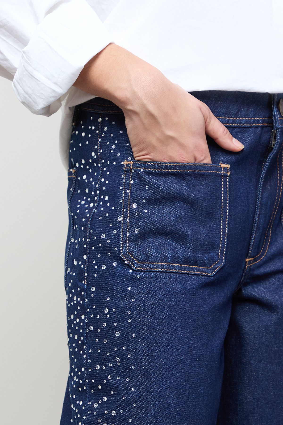 Oasis Hotfix Pocket Detail Wide Leg Jean Dark Wash image 4