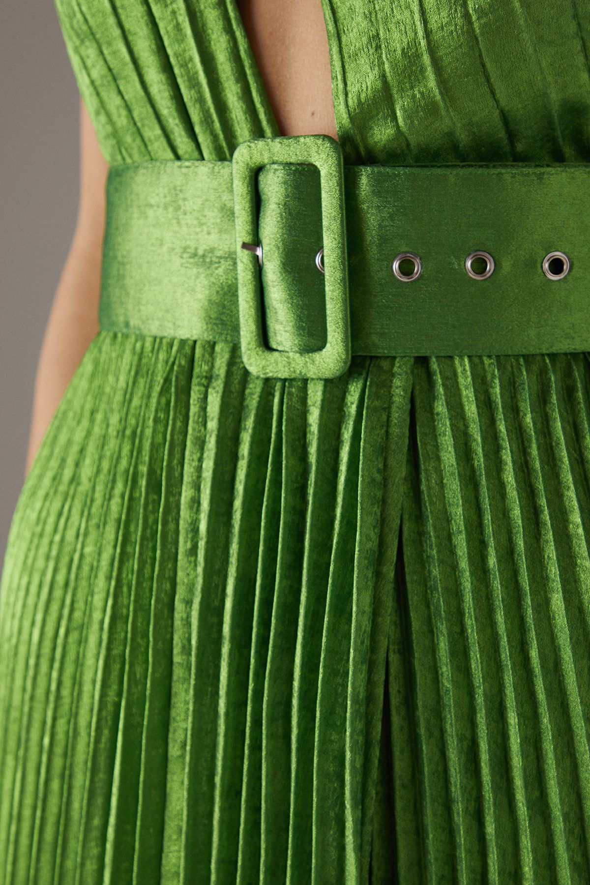 Warehouse Premium One Shoulder Belted Pleated Maxi Dress Green image 5