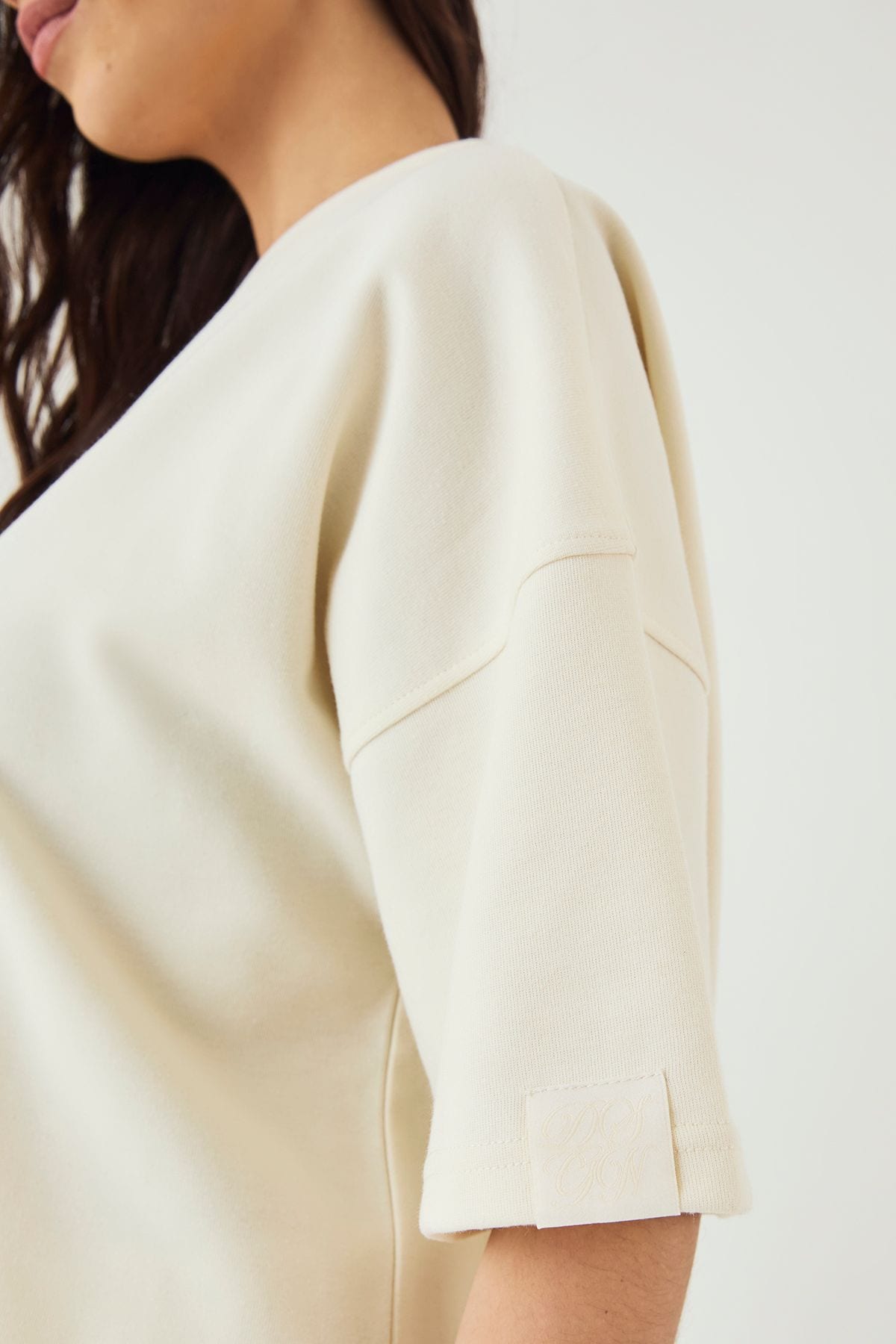 DSGN Studio DSGN Studio Interlock V Neck Oversized T-Shirt Cream image 4