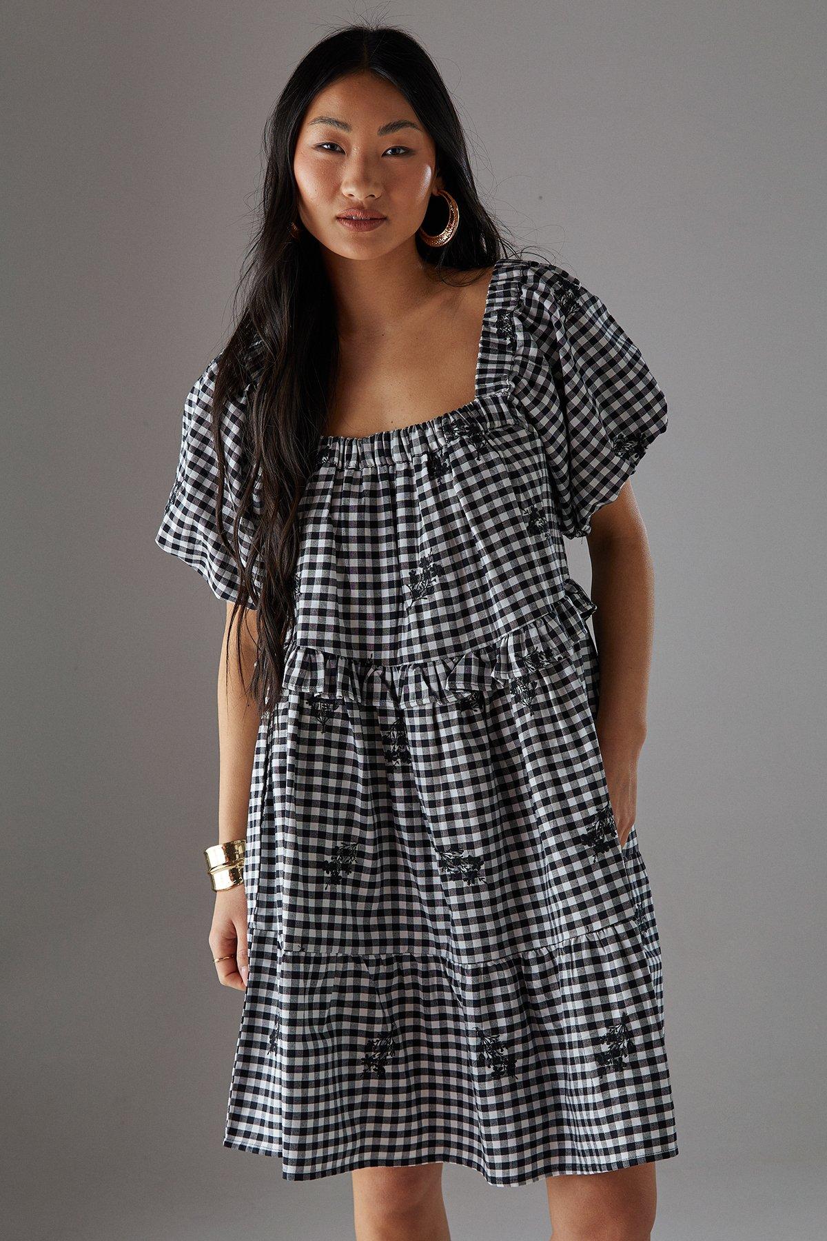 Warehouse Petite Embroidered Gingham Smock Mini Dress Black image 2
