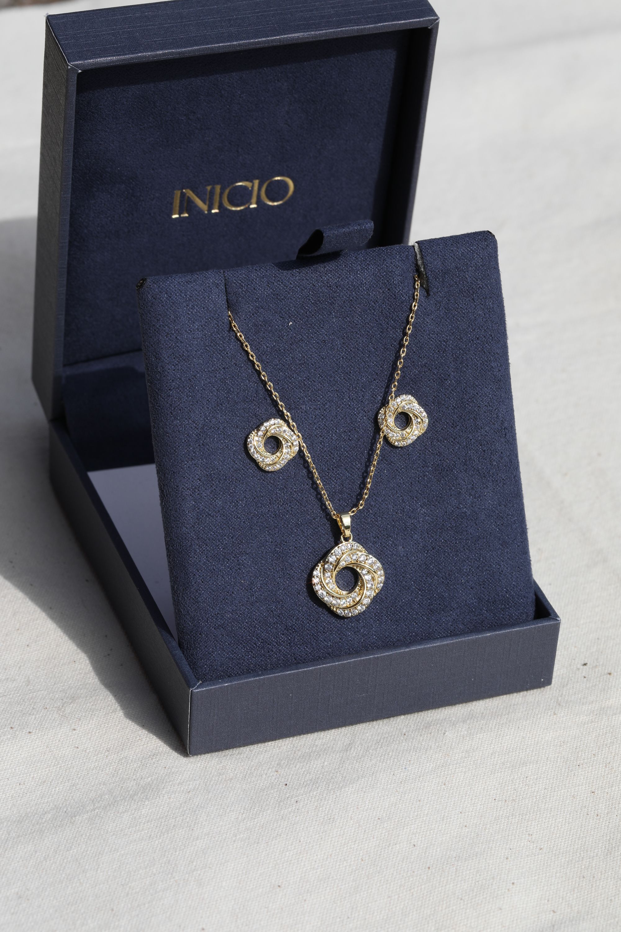 Inicio 14K Gold Plated and Cubic Zirconia Open Knot Set - Gift Box image 4