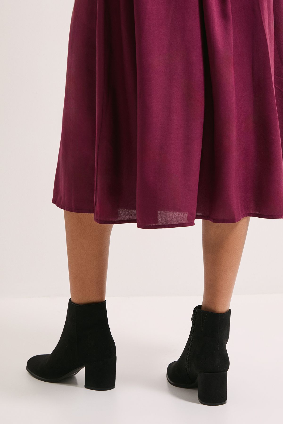 Dorothy Perkins Wide Fit Morgan Round Toe Medium Block Heel Ankle Boots Natural Black image 3