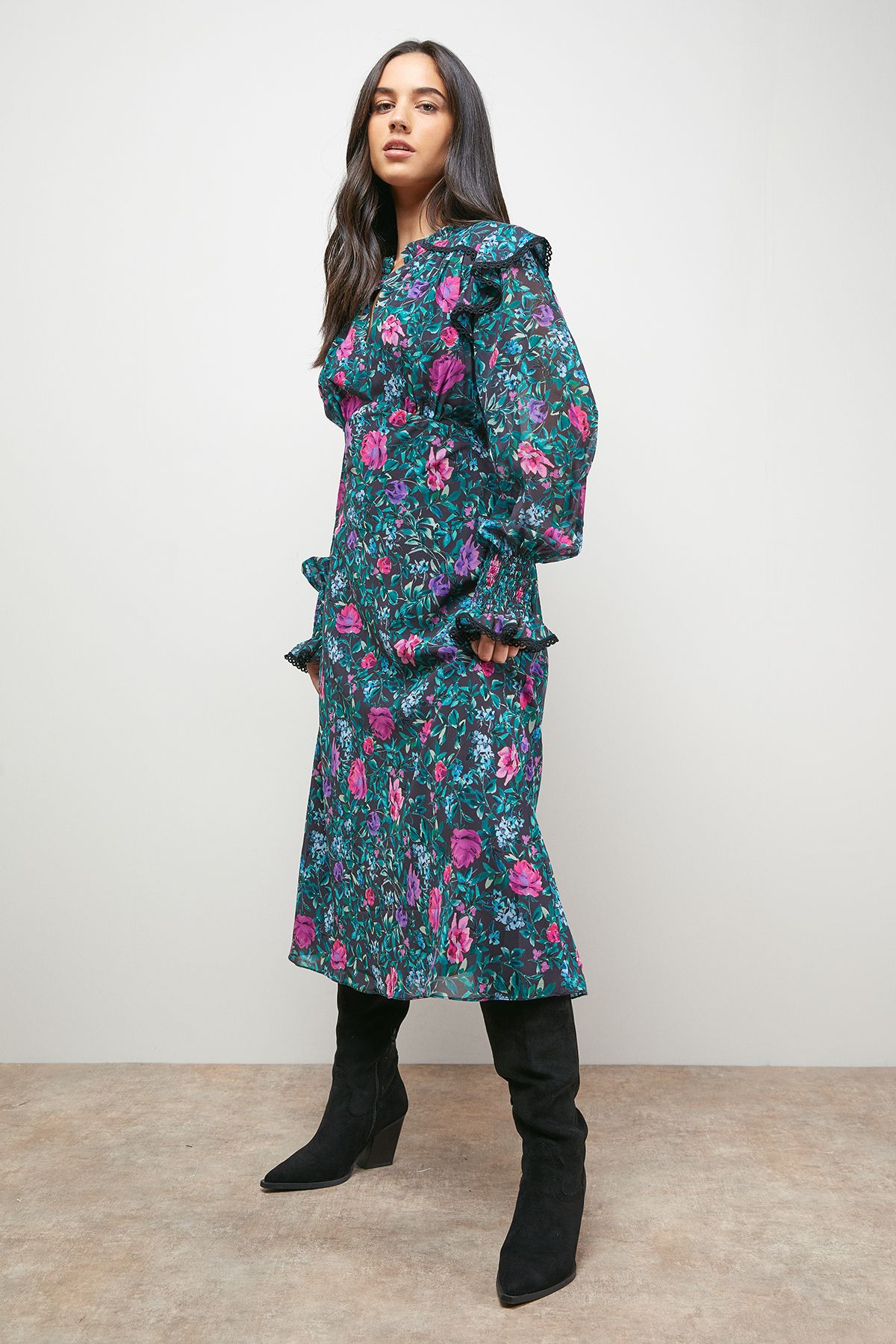 Oasis Printed Shirred Cuff Tea Midi Dress Black image 4