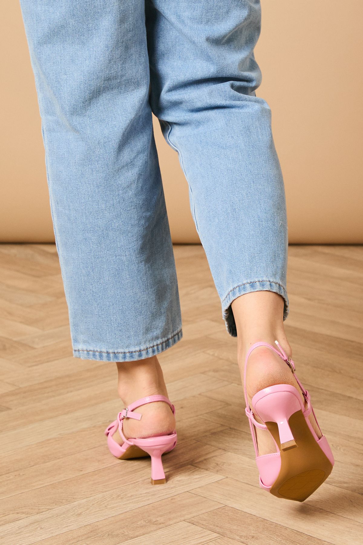 Oasis Dilly Faux Leather Bow Detail Slingback Kitten Heel Court Shoes Pink image 4