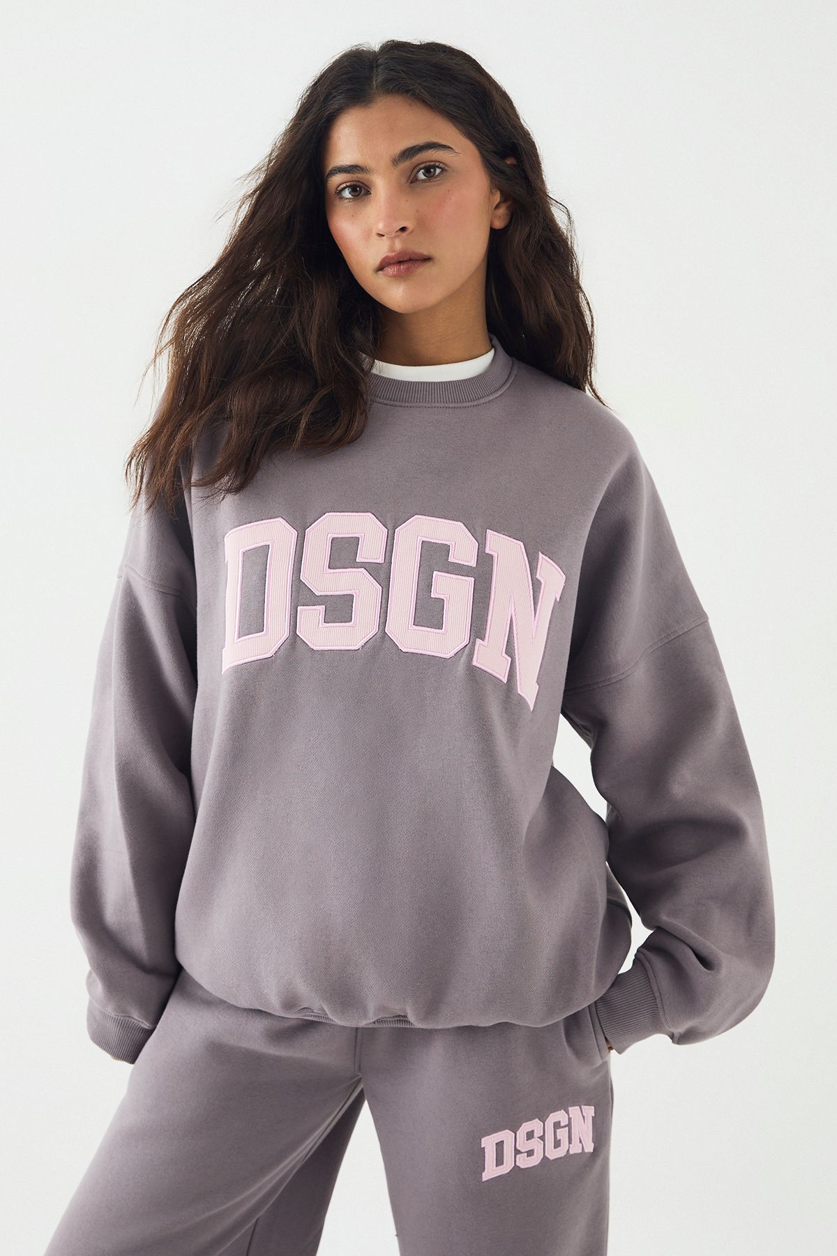 DSGN Studio DSGN Studio Cord Applique Oversized Sweatshirt Mauve image 3