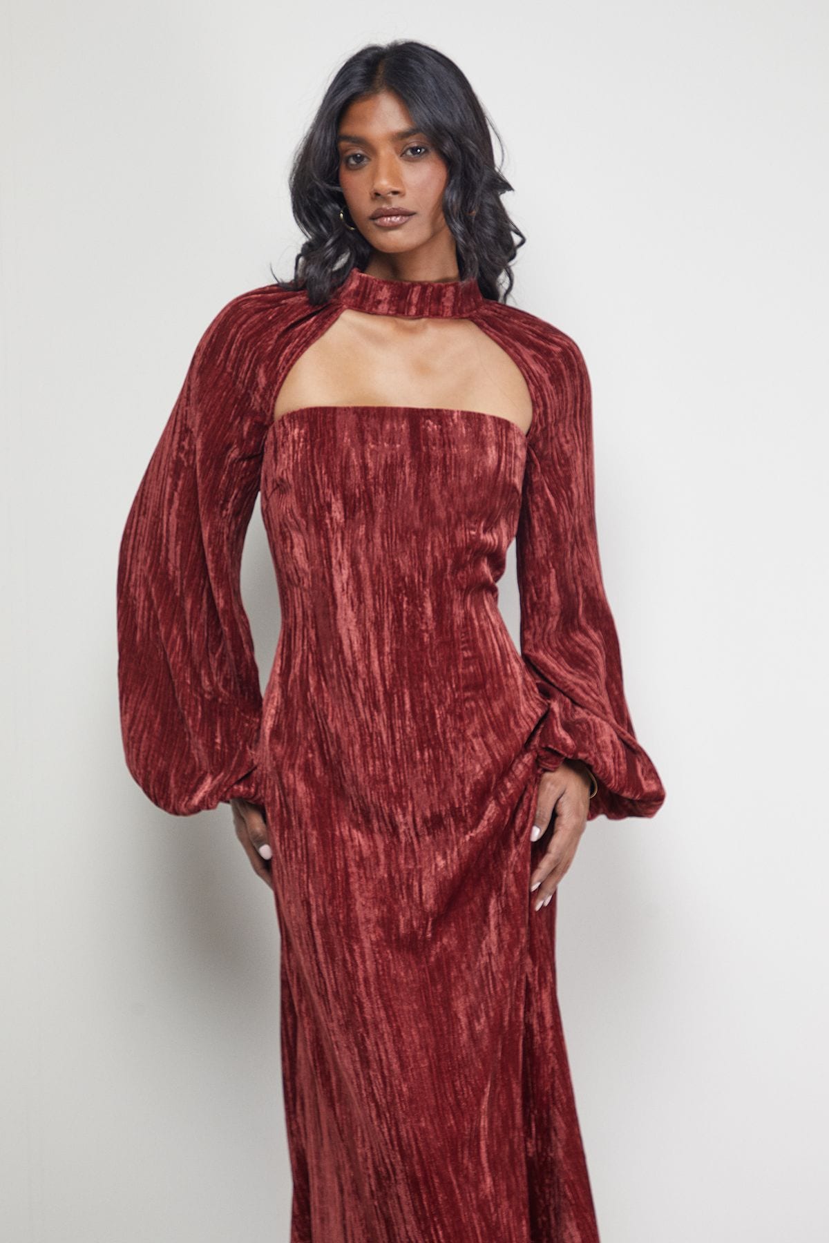 Warehouse Crinkle Velvet Cutout Blouson Sleeve Midi Dress Burgundy image 4