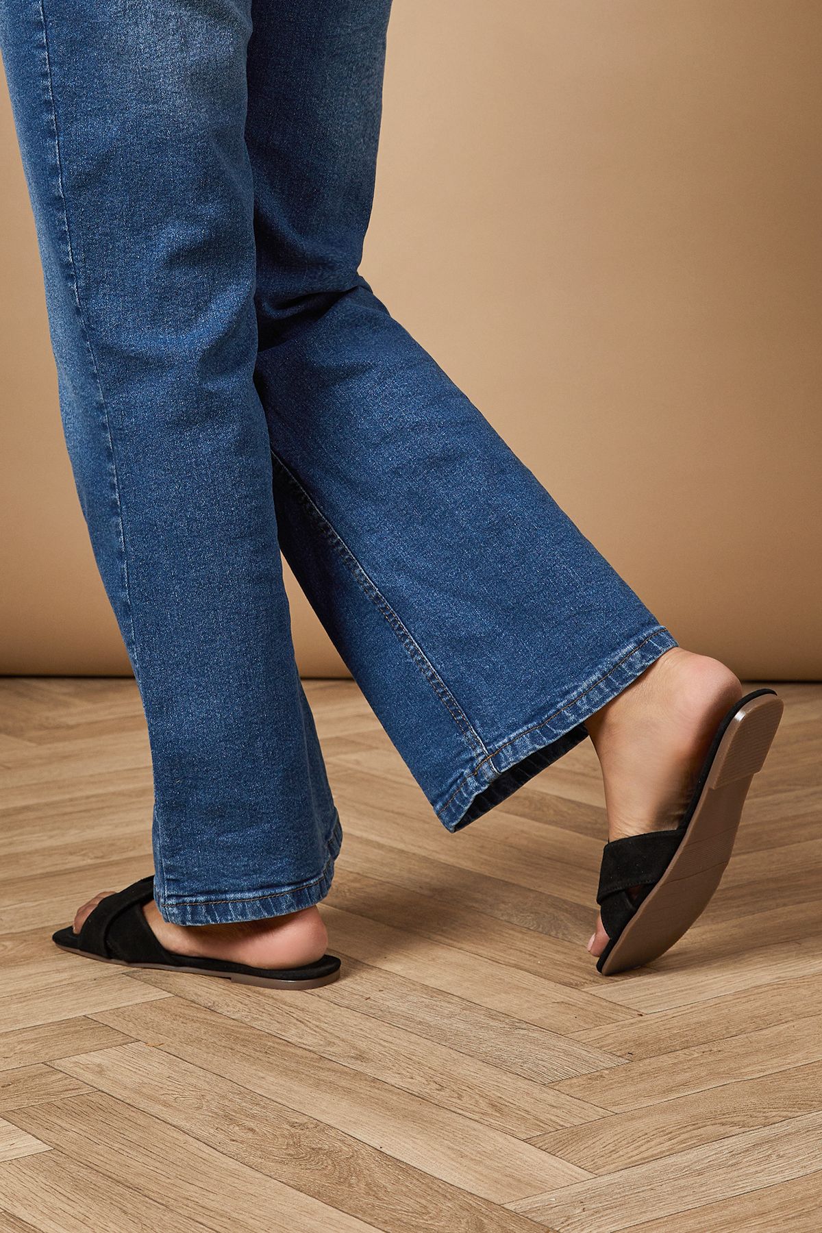 Oasis Fleeta Real Suede Twist Flat Mules Natural Black image 3