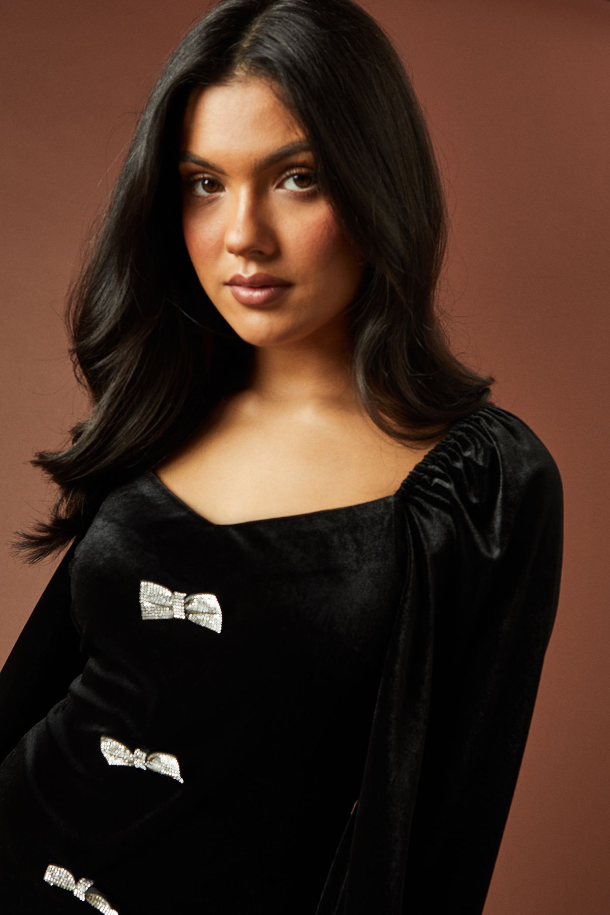 Oasis Velvet Diamond Bow Detail Top True Black image 4