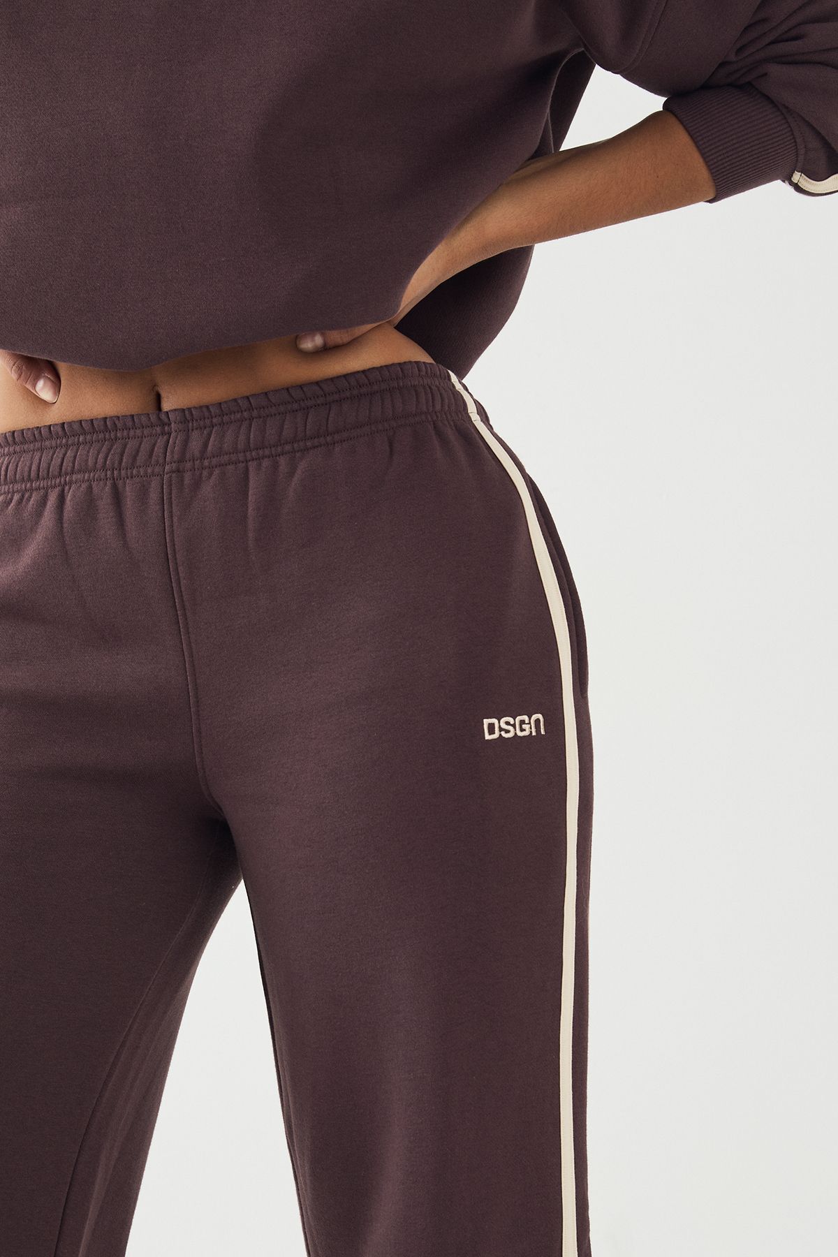 DSGN Studio DSGN Studio Side Stripe Straight Leg Jogger Chocolate image 4