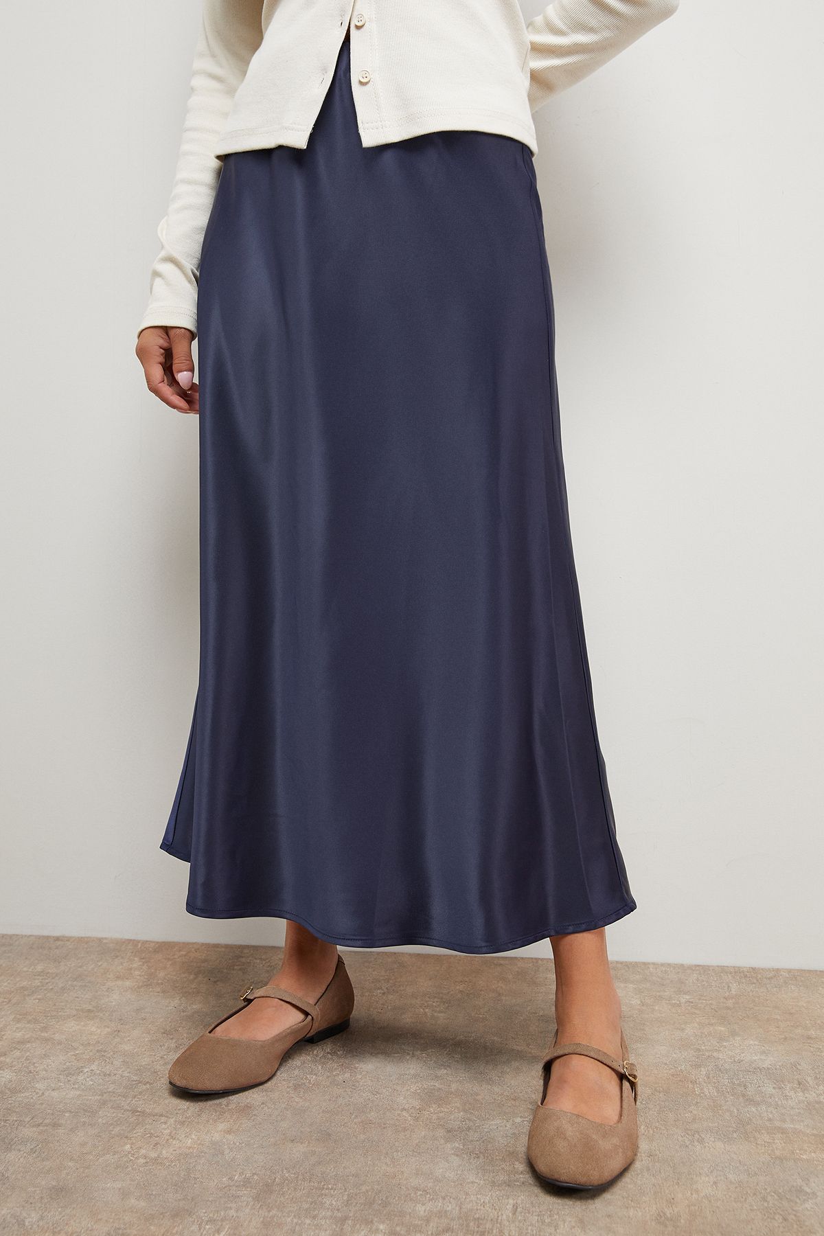 Oasis Petite Satin Bias Cut Midi Skirt Navy image 4