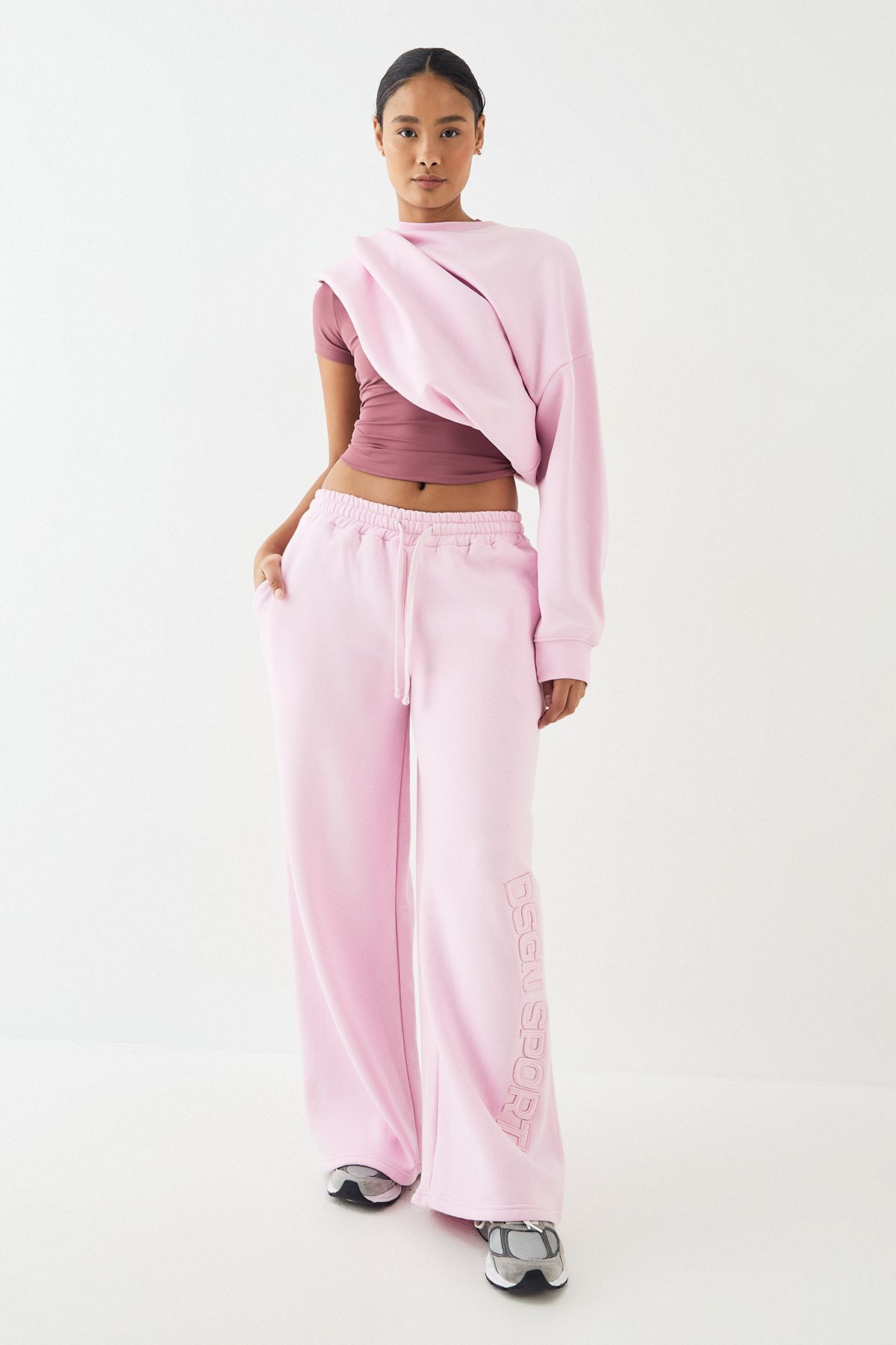 DSGN Studio DSGN Studio Self Fabric Applique Oversized Sweatshirt Pink image 3