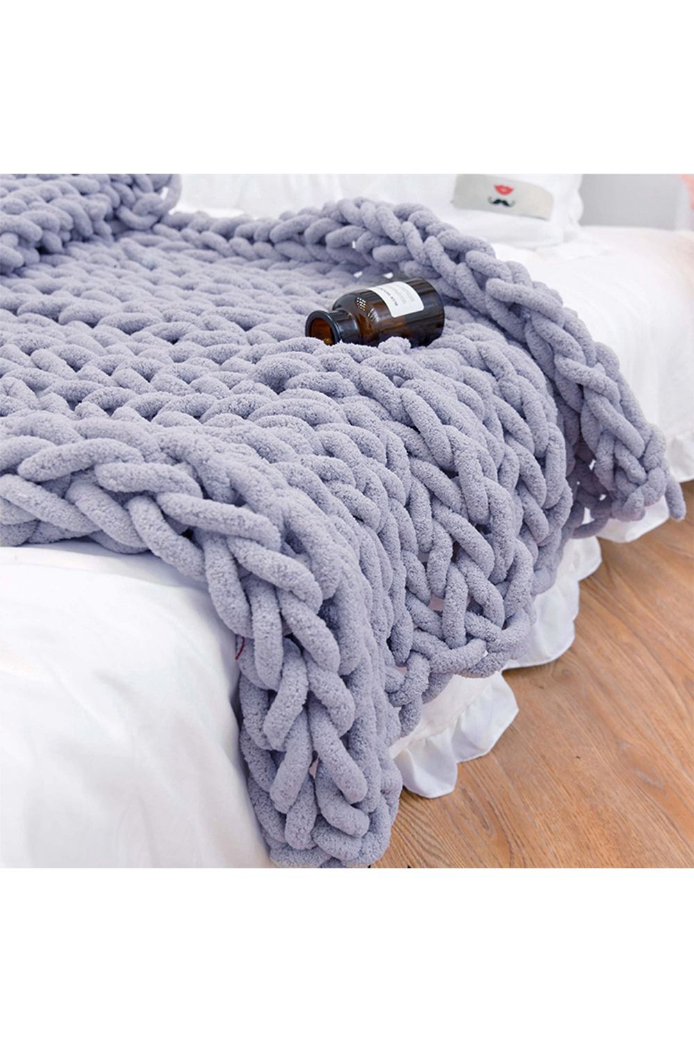 Living and Home 100*120cm Hand-Woven Chenille Blanket for Couch and Bed image 4