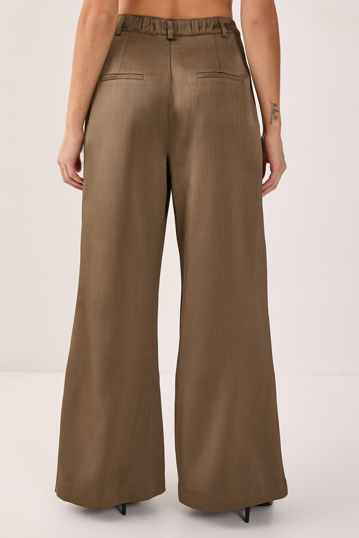NastyGal Satin Pleated Tailored Pants Olive image 3