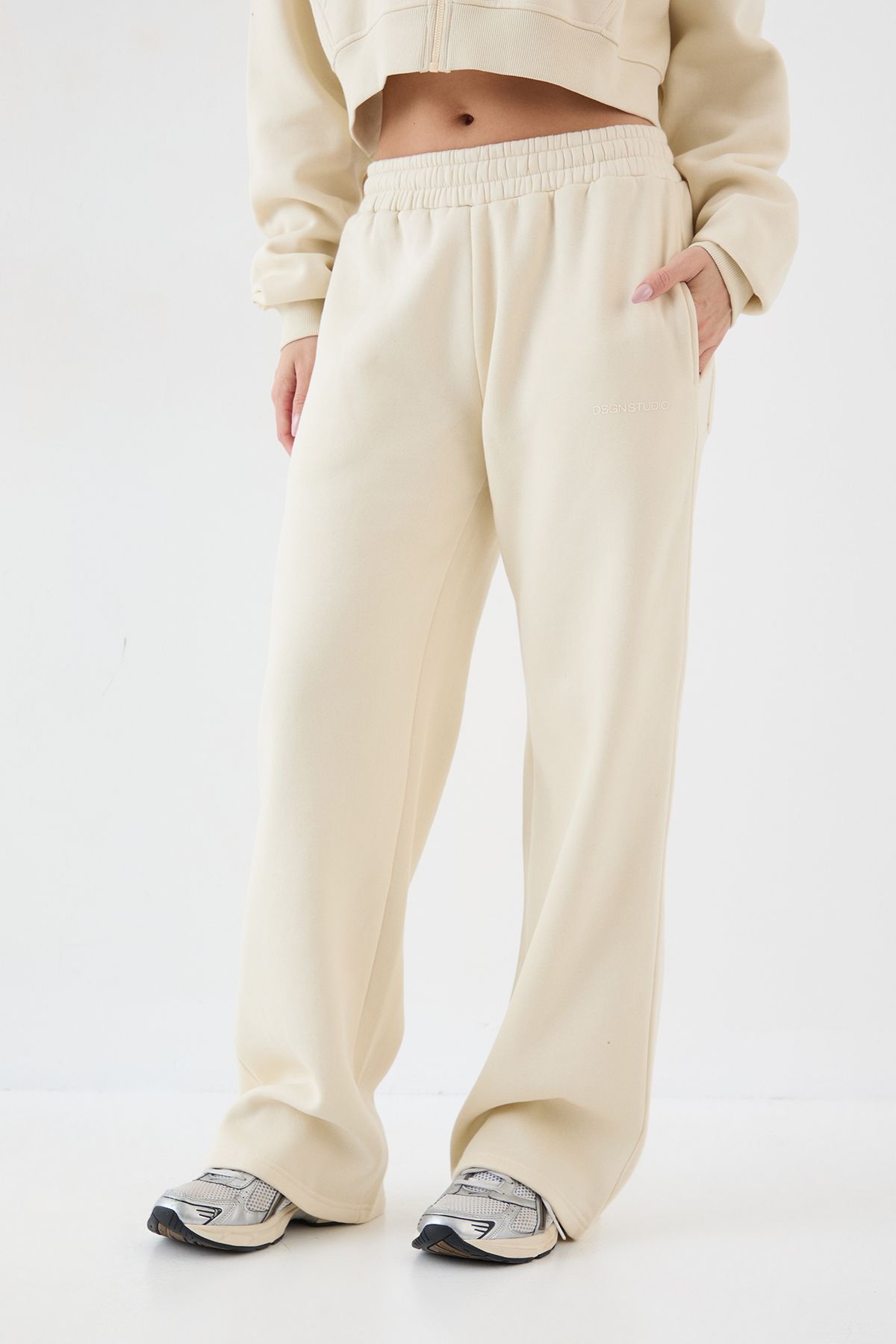 DSGN Studio DSGN Studio Straight Leg Jogger Cream image 3