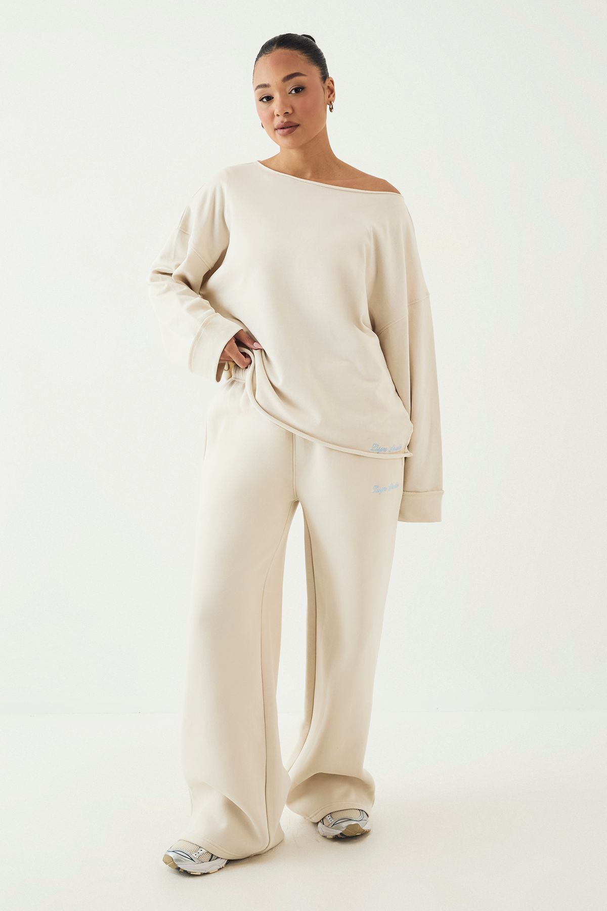 DSGN Studio DSGN Studio Script Embroidered Off The Shoulder Sweatshirt Cream image 3