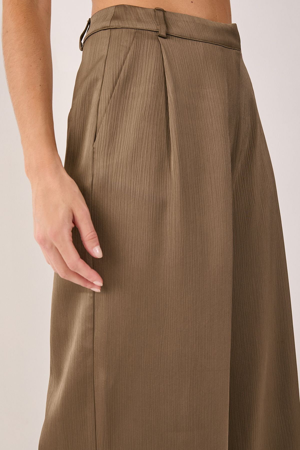 NastyGal Satin Pleated Tailored Pants Olive image 4