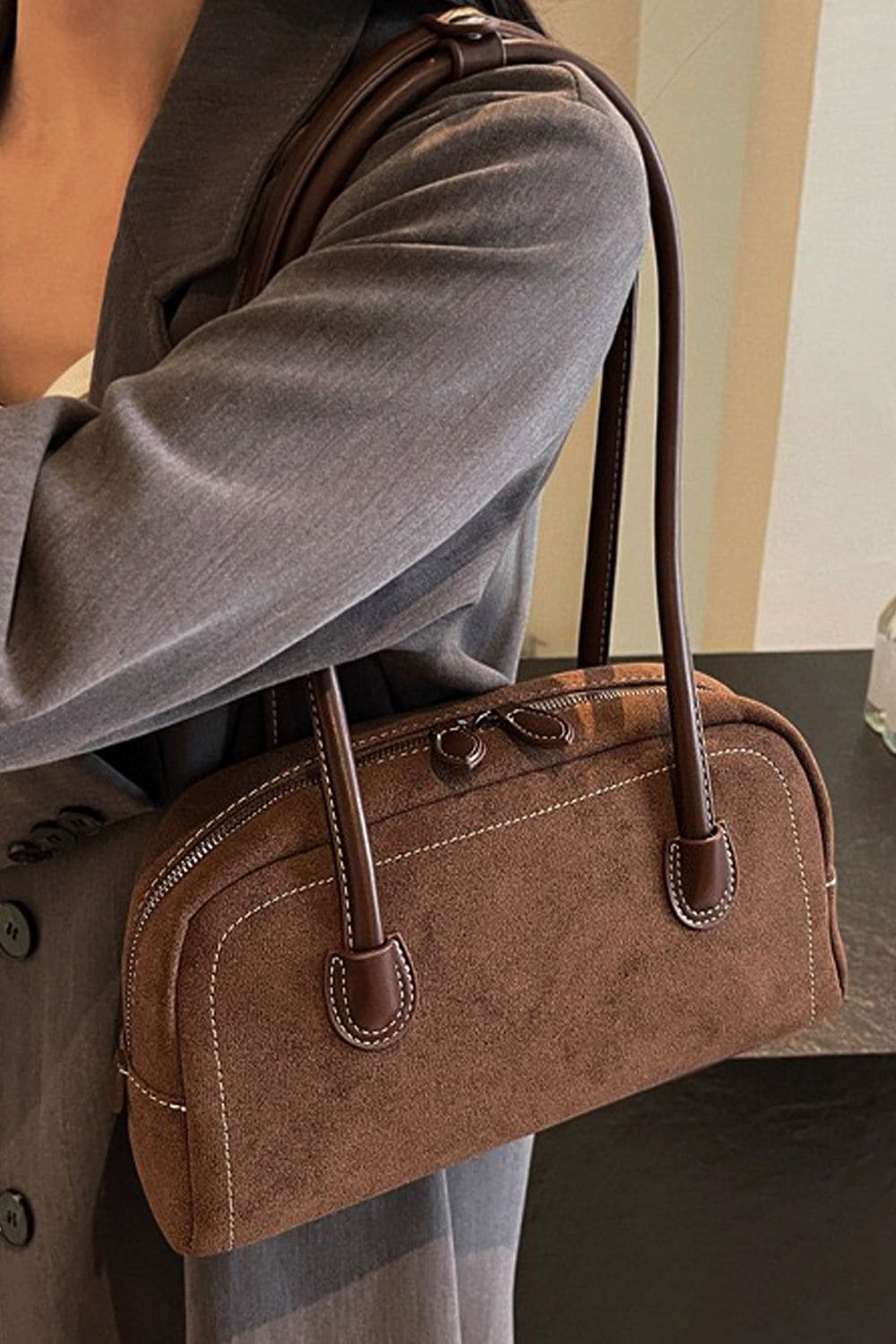 XY London 'Ashden' Women's Handbag with Shoulder Strap and Faux Suede Finish image 3