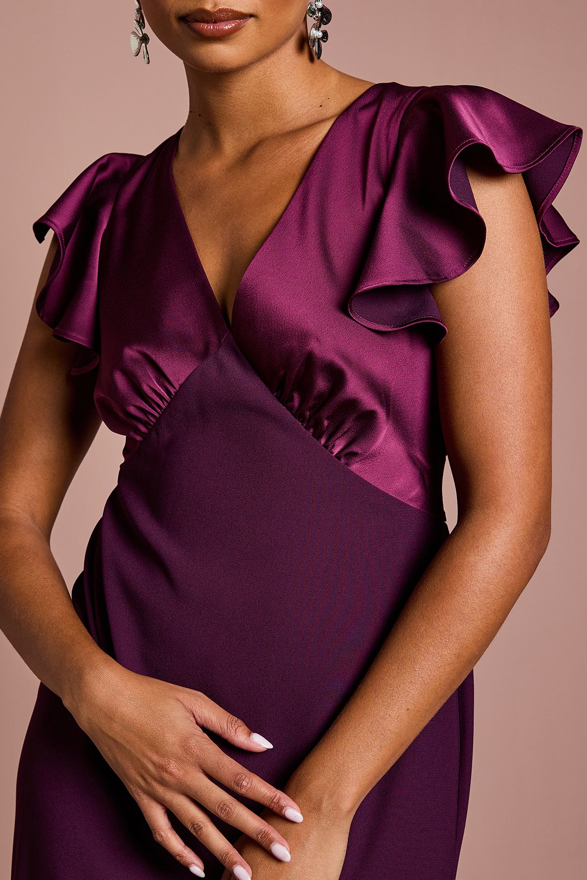 Coast Coast Honoured Petite V Neck Angel Short Sleeve Satin Maxi Bridesmaid Dress Fig image 5