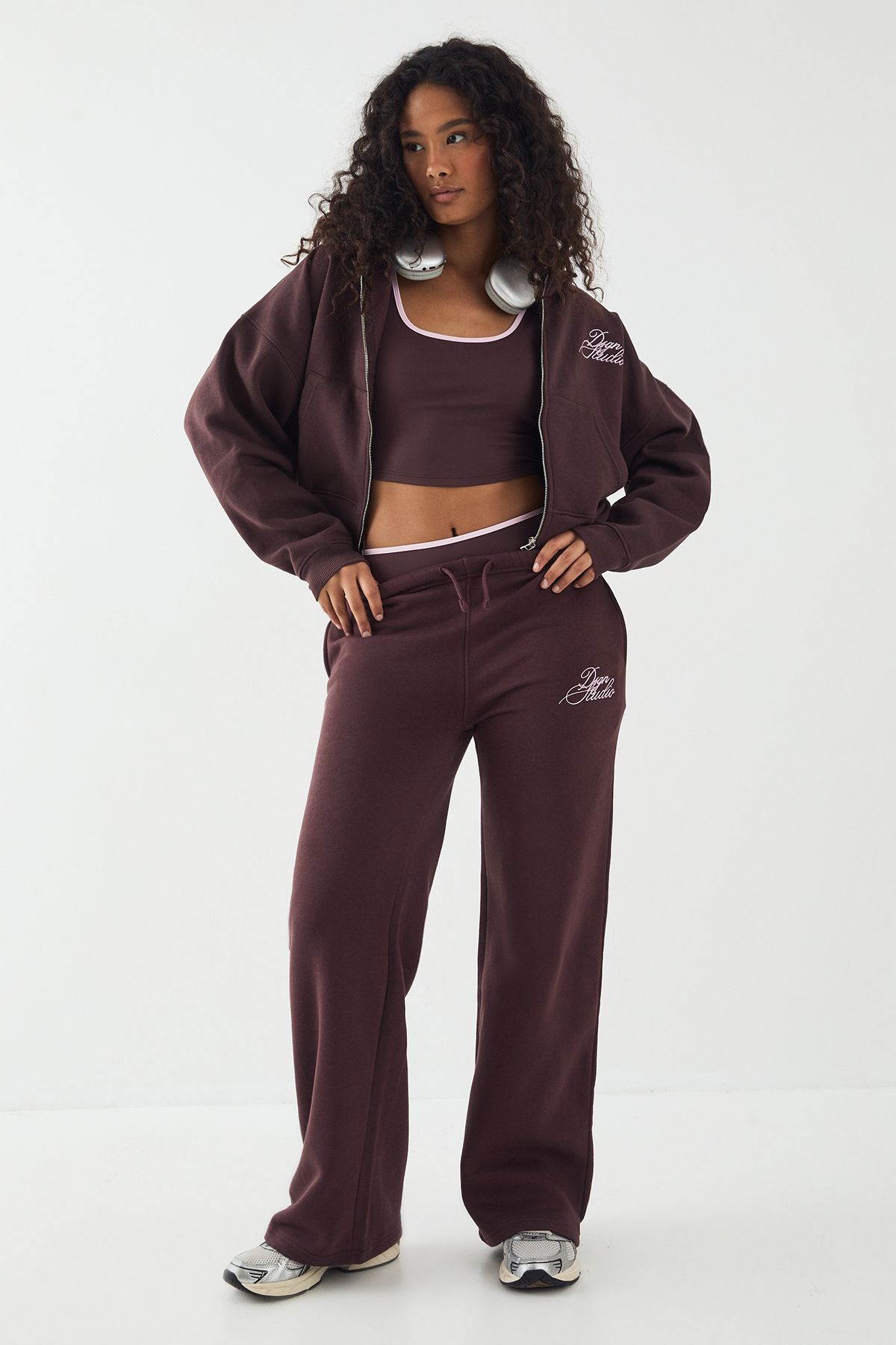 DSGN Studio DSGN Studio Contrast Script Boxy Crop Zip Through Hoodie Chocolate image 3