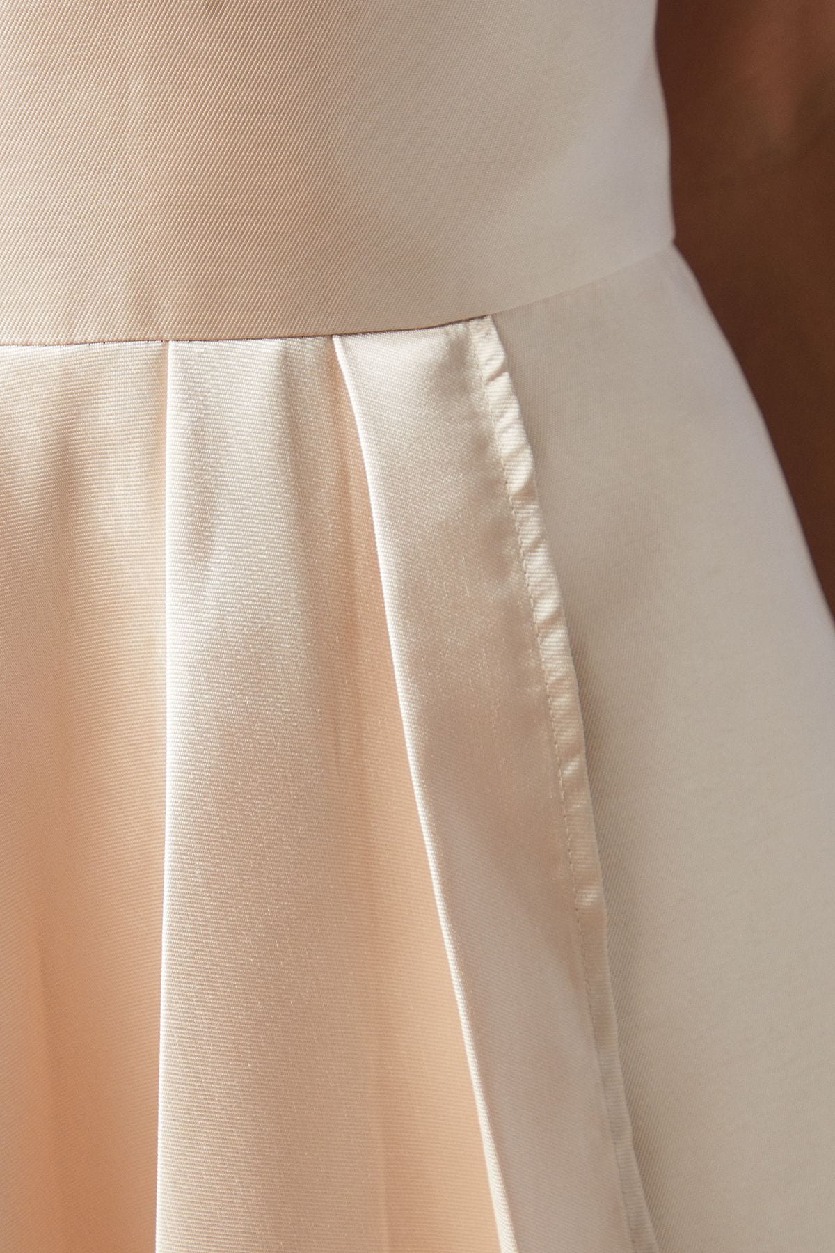 Coast Coast Honoured Sleeveless Plunge Waterfall Twill Maxi Bridesmaid Dress Champagne image 5