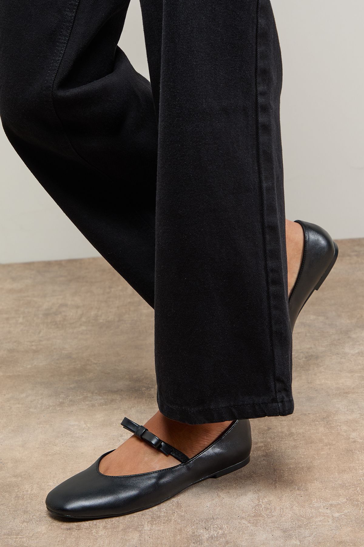 Oasis Pippin Bow Detail Mary Jane Ballet Pumps Black image 1