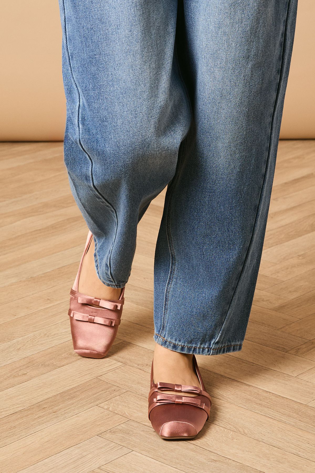 Oasis Dalila Satin Double Bow Square Block Toe Ballet Pumps Mocha image 3