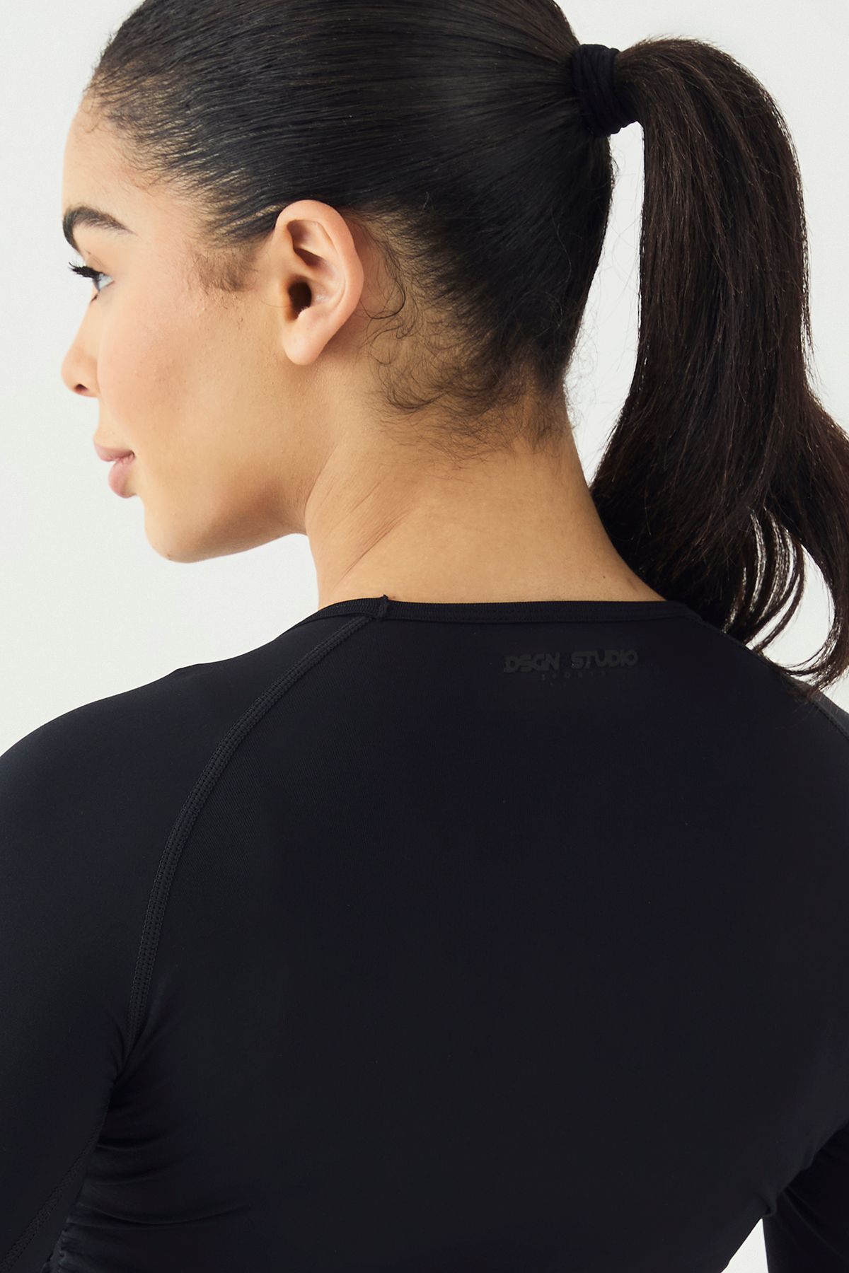 DSGN Studio DSGN Studio Sport Ultra Contour Seamless Ruched Long Sleeve Top Black image 4