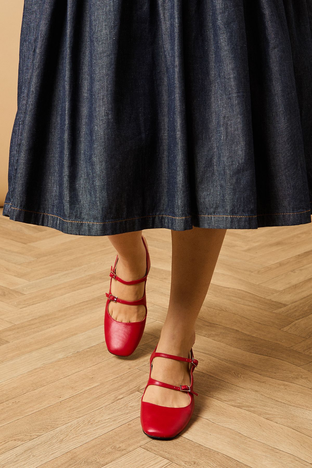 Oasis Imorina Faux Leather Double Mary Jane Slingback Medium Block Heeled Shoes Red image 3