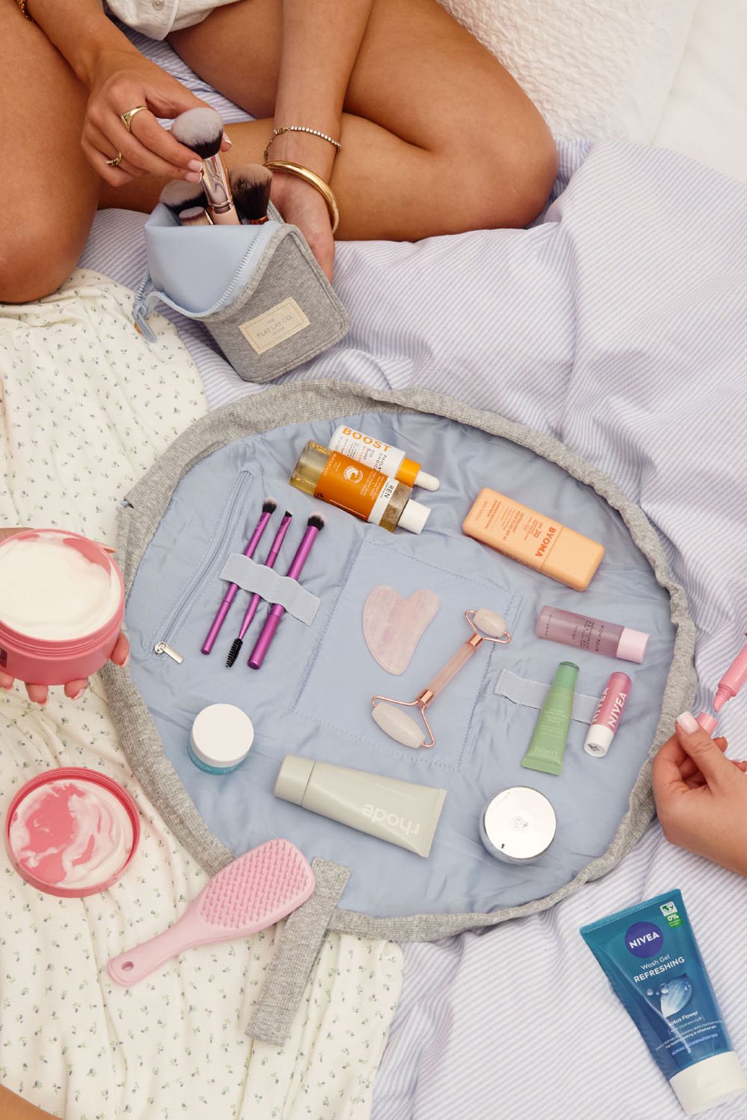 The Flat Lay Co Drawstring Makeup Bag - Cozy Cotton Grey Multi image 2