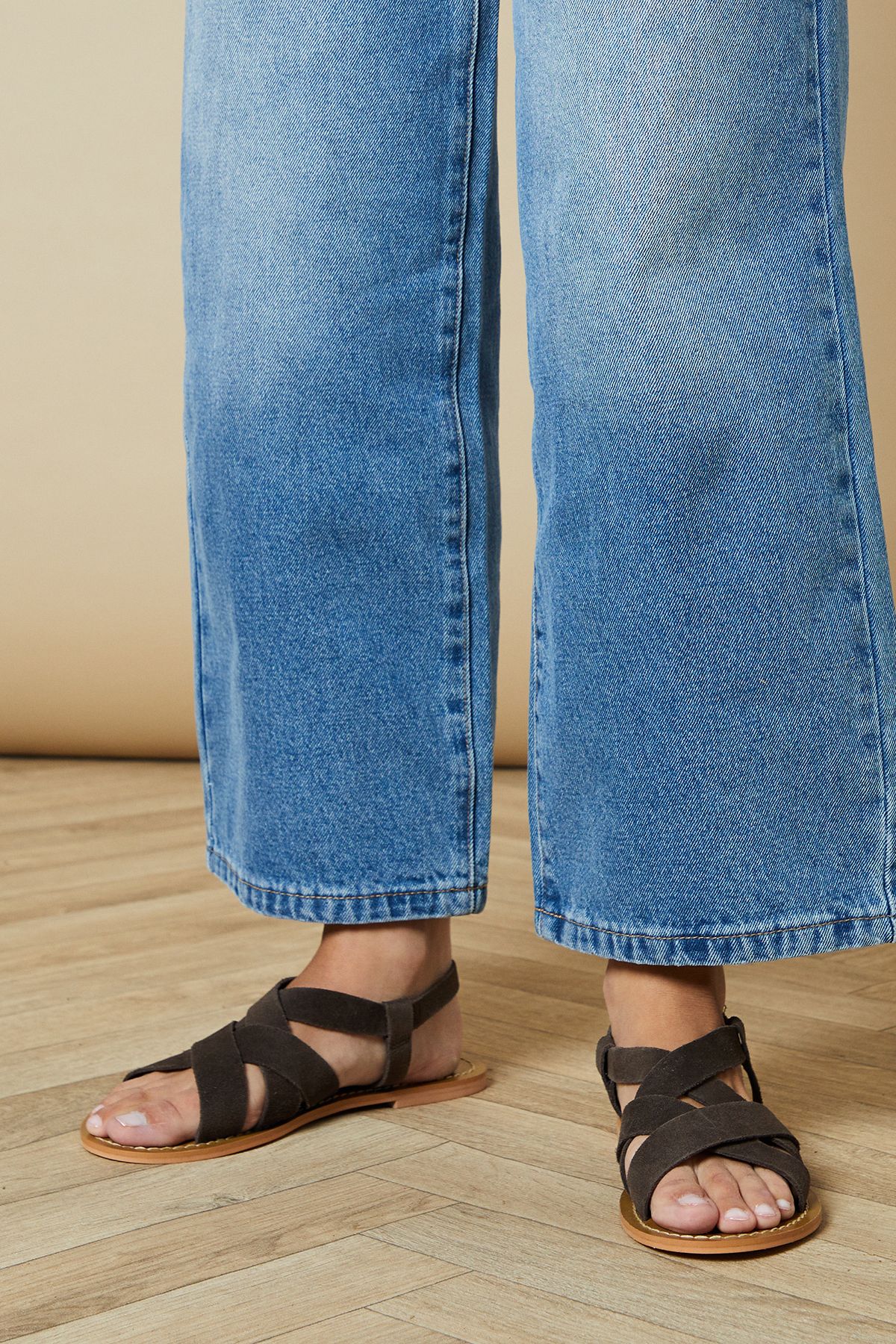 Oasis Fara Suede Cross Strap Flat Sandals Chocolate image 3