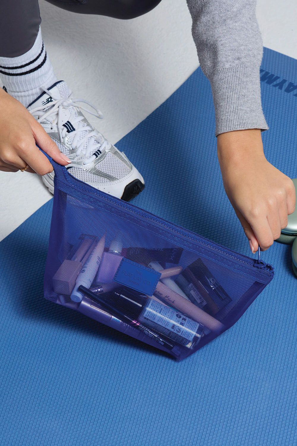 The Flat Lay Co Mesh Essential Makeup Pouch - Cobalt Blue Multi image 5