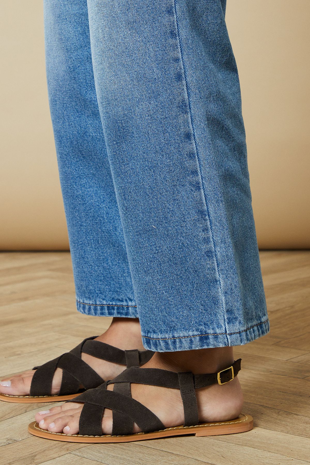 Oasis Fara Suede Cross Strap Flat Sandals Chocolate image 2