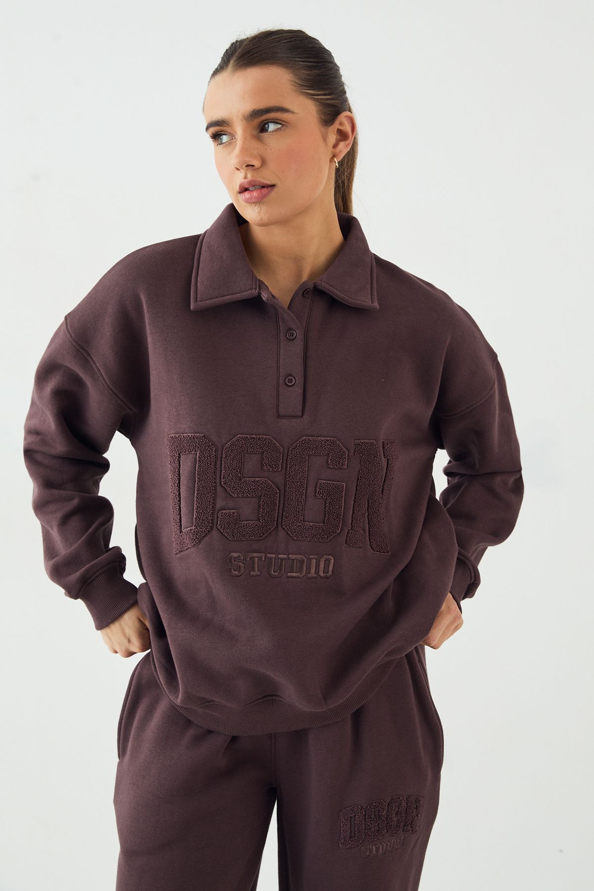 DSGN Studio DSGN Studio Towelling Applique Collared Rugby Sweatshirt Chocolate