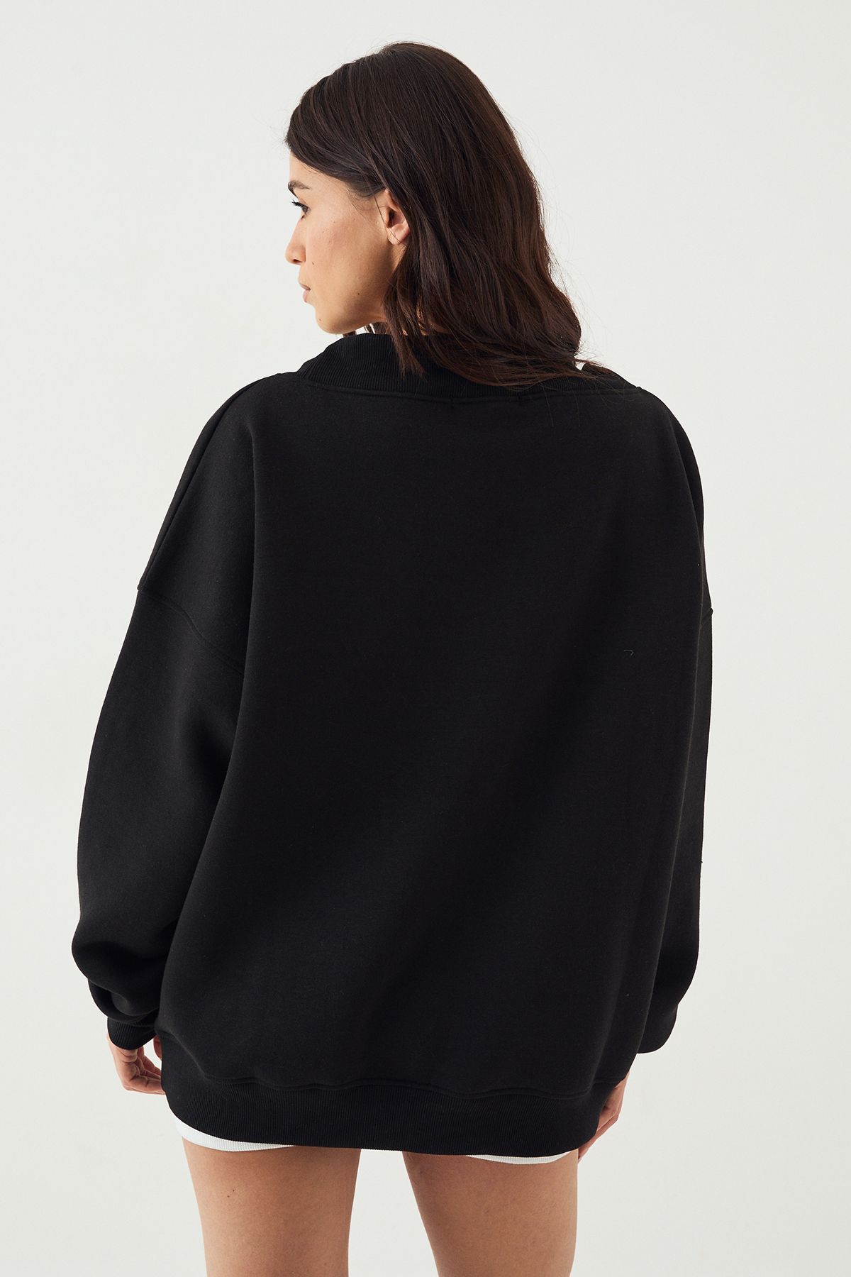 DSGN Studio DSGN Studio Sport V Neck Oversized Sweatshirt Black image 2