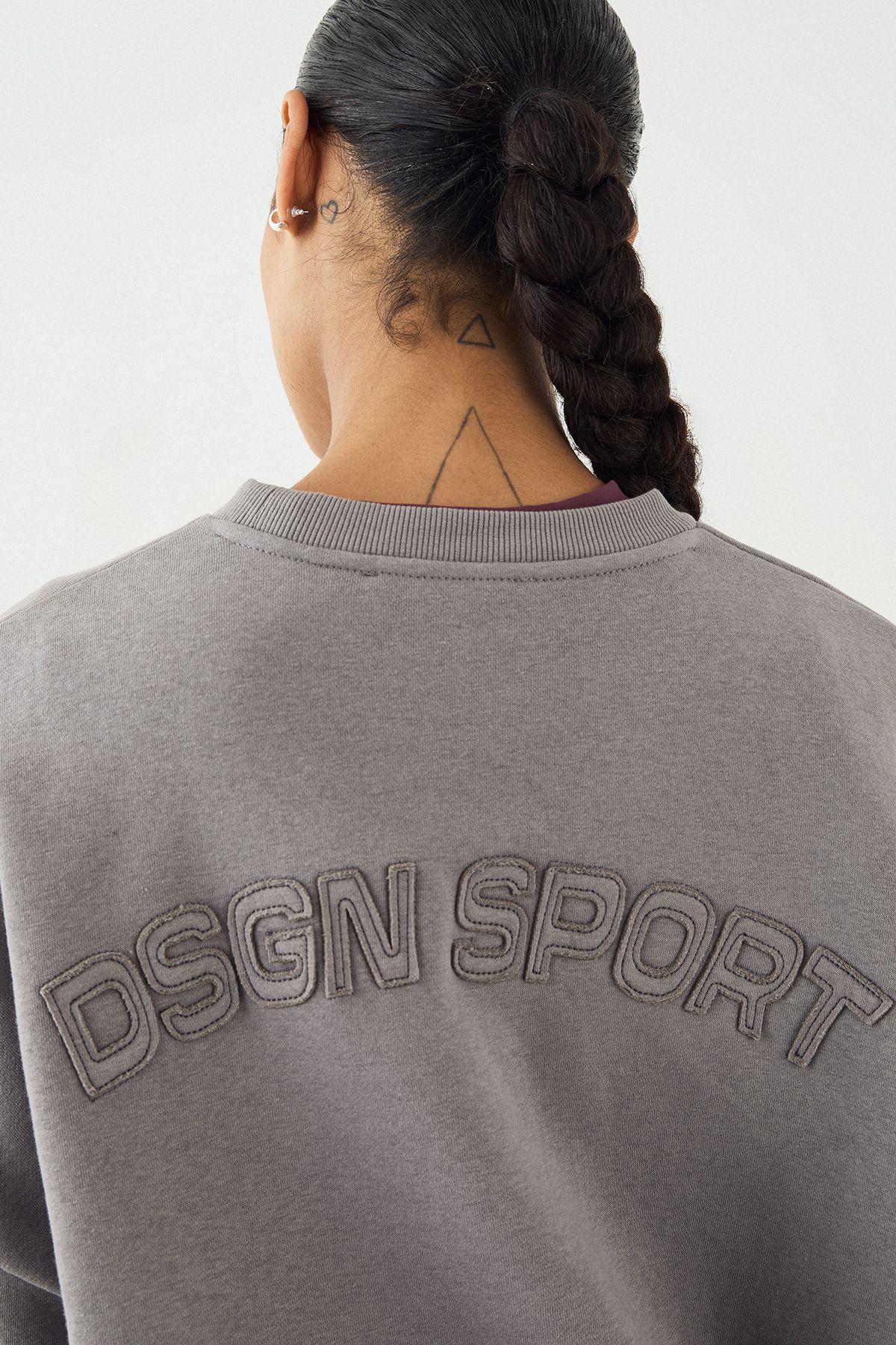 DSGN Studio DSGN Studio Self Fabric Applique Oversized Sweatshirt Charcoal image 4