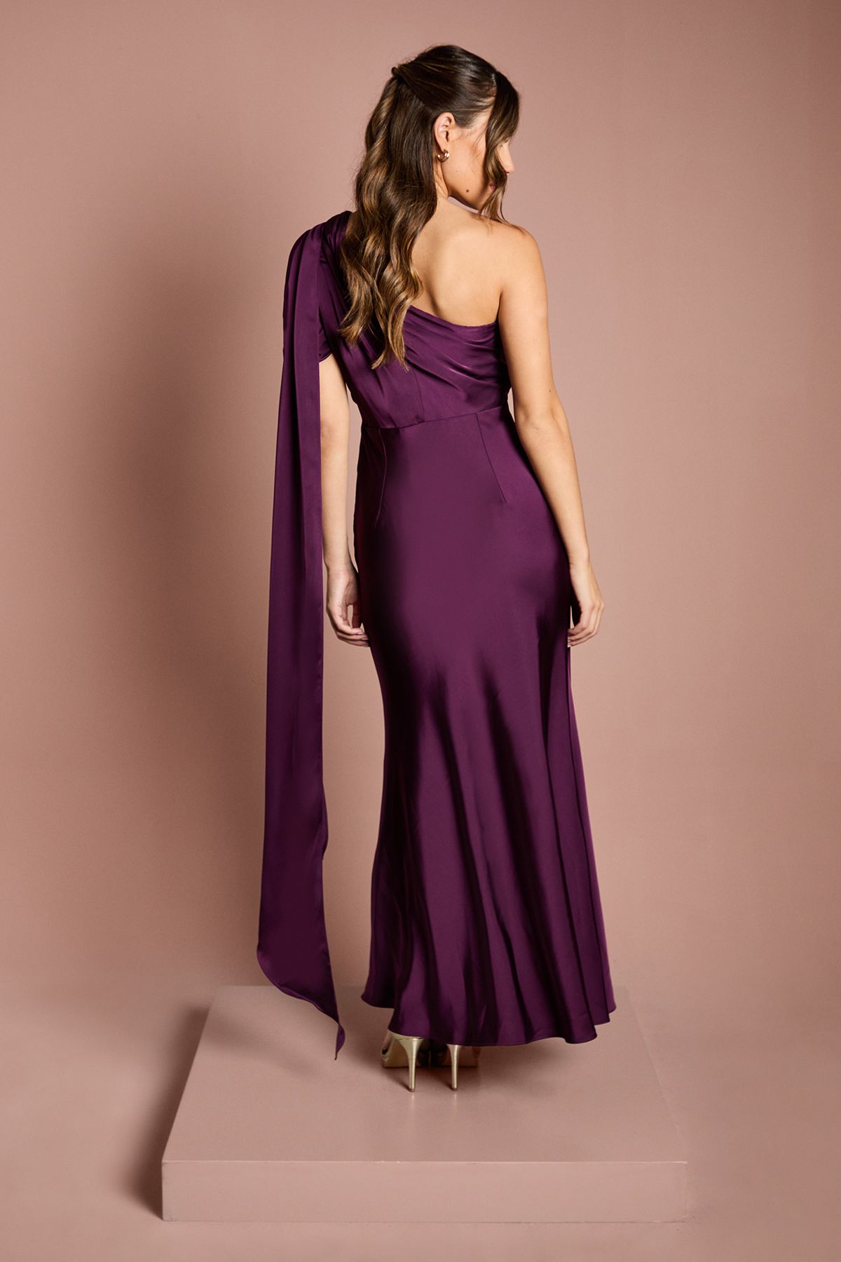 Coast Satin One Shoulder Fishtail Maxi Bridesmaid Dress with Drape Detail Grape image 3