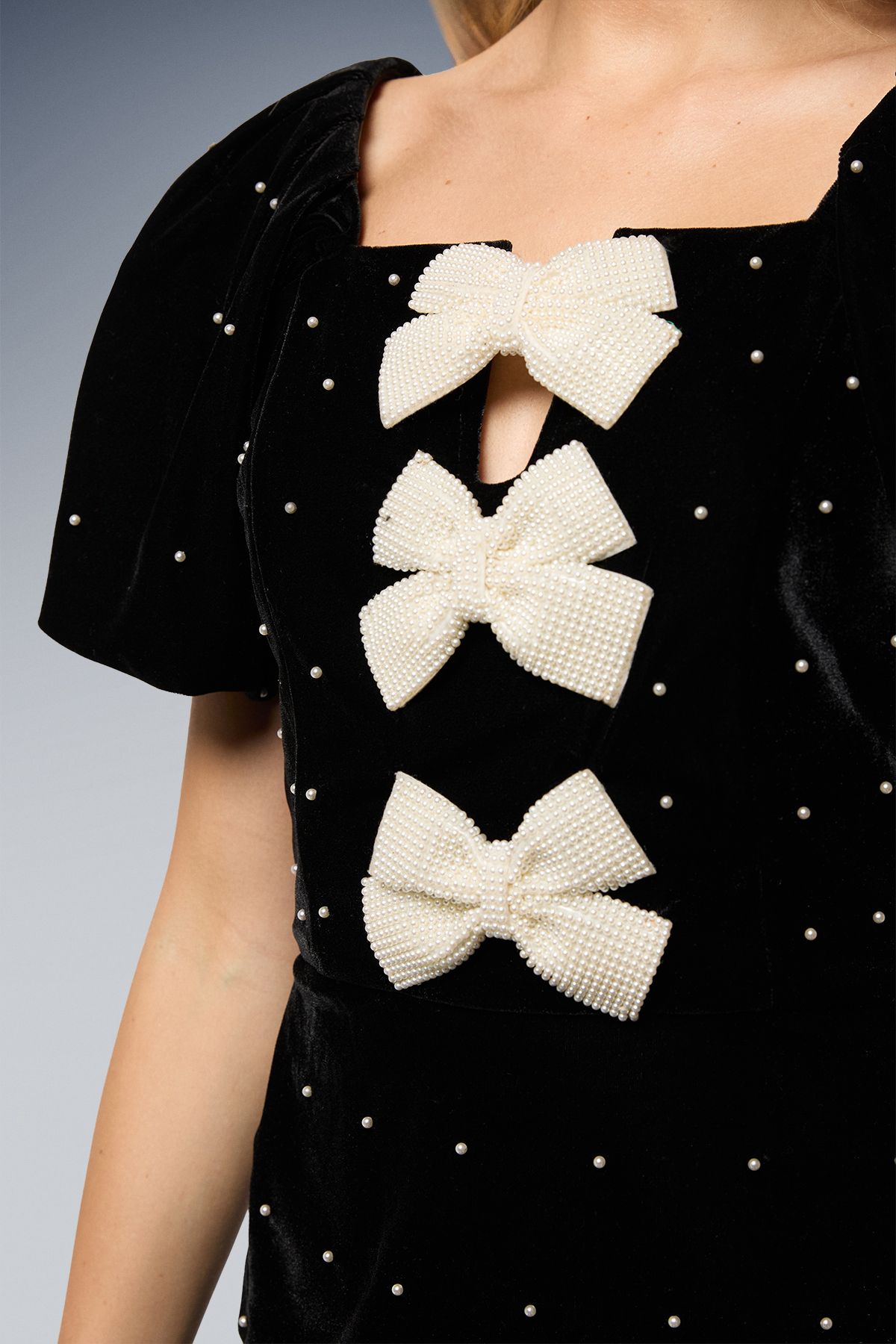 Oasis Pearl Embellished Velvet Bow Down Puff Sleeve Mini Dress Black image 4