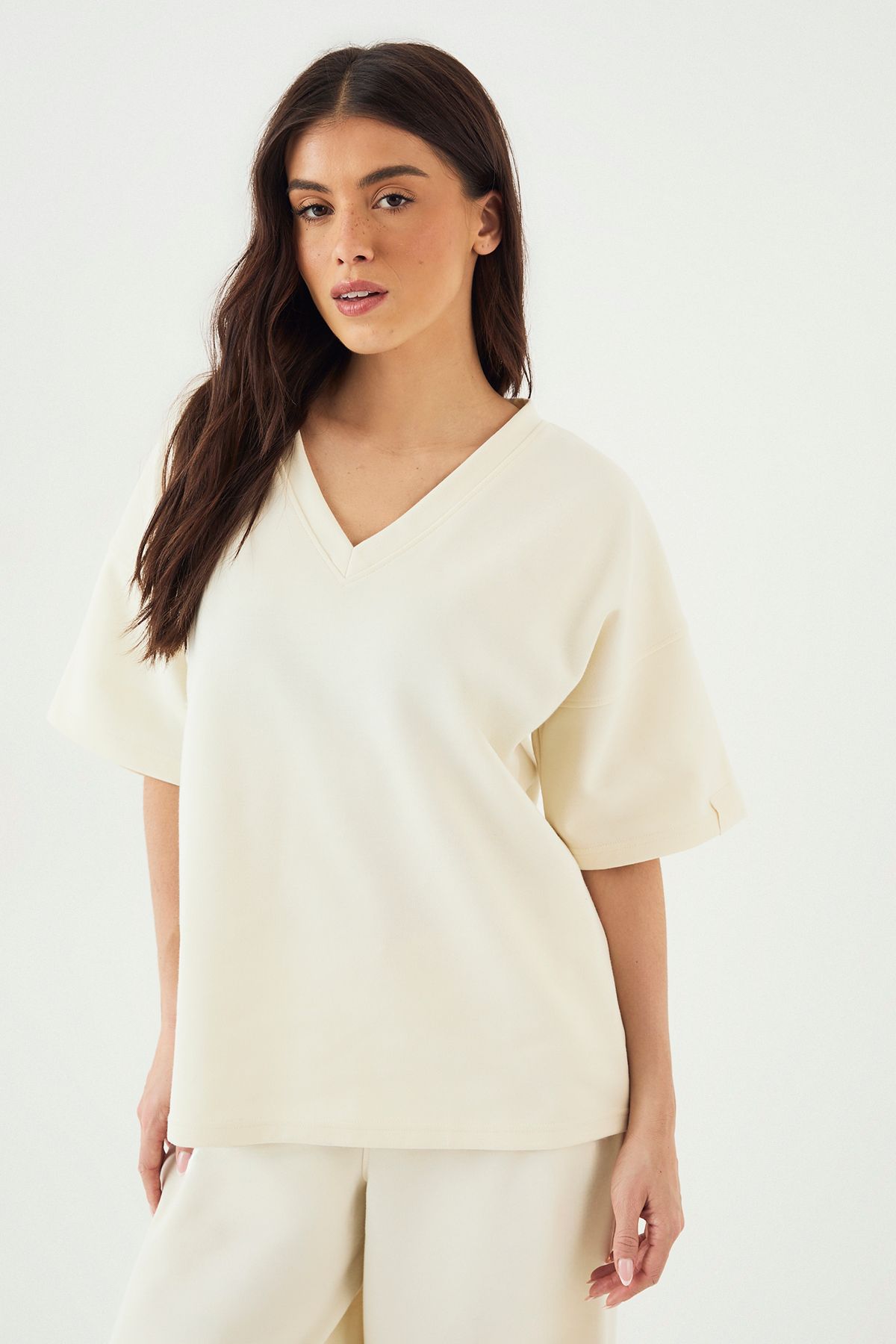 DSGN Studio DSGN Studio Interlock V Neck Oversized T-Shirt Cream image 3