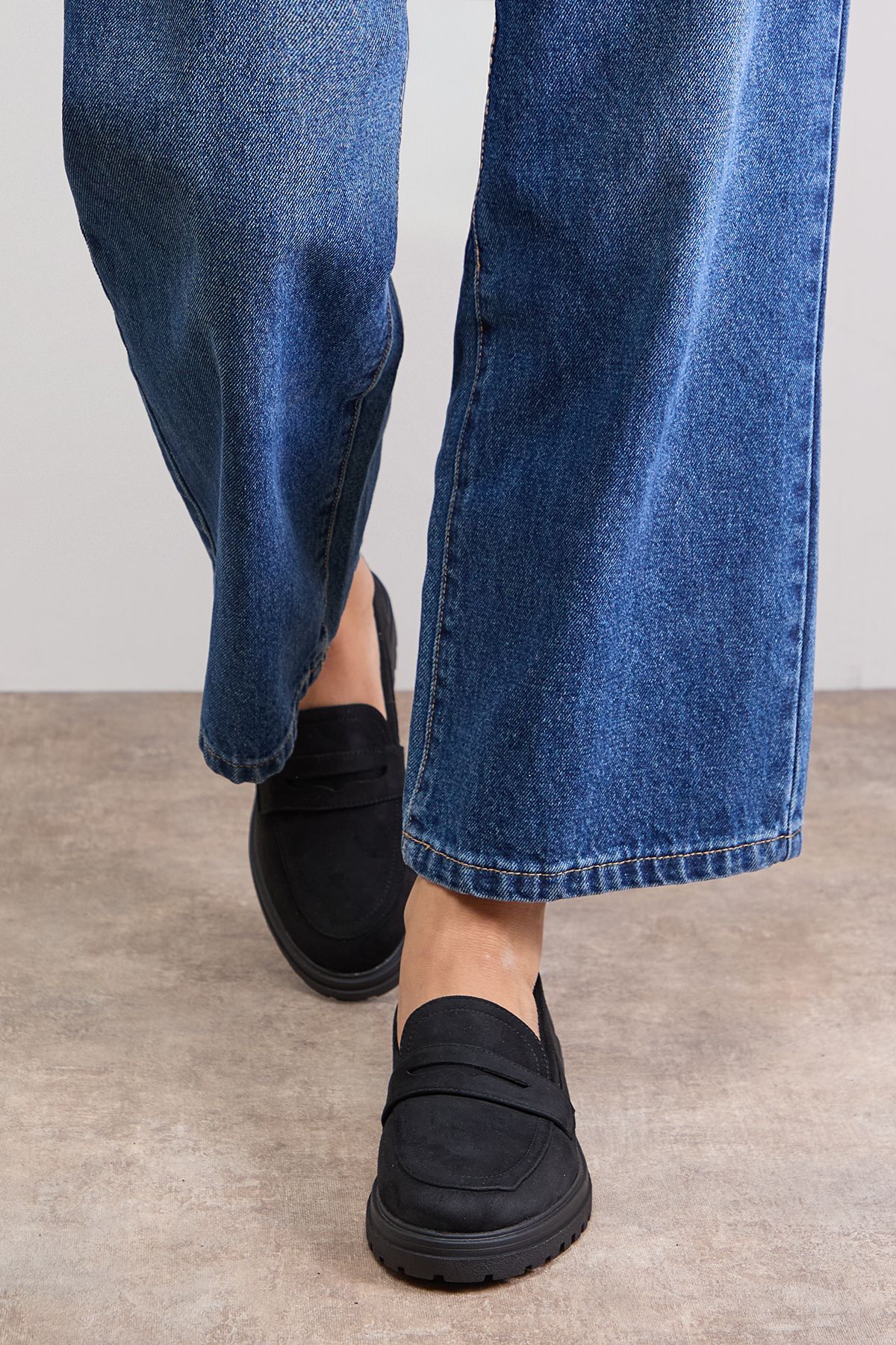 Oasis Kendra Faux Suede Chunky Penny Loafers Natural Black image 3