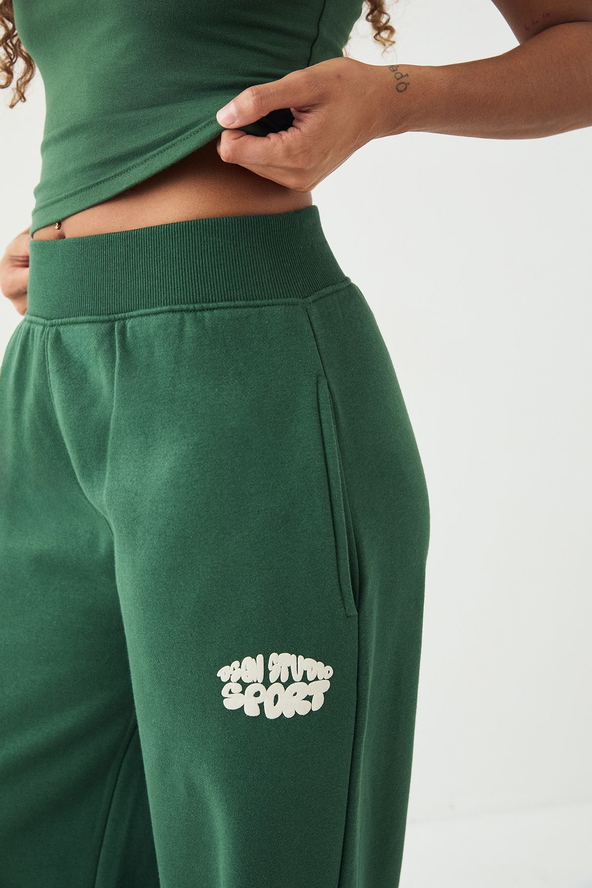 DSGN Studio DSGN Studio Sport Bubble Straight Leg Jogger Forest image 4