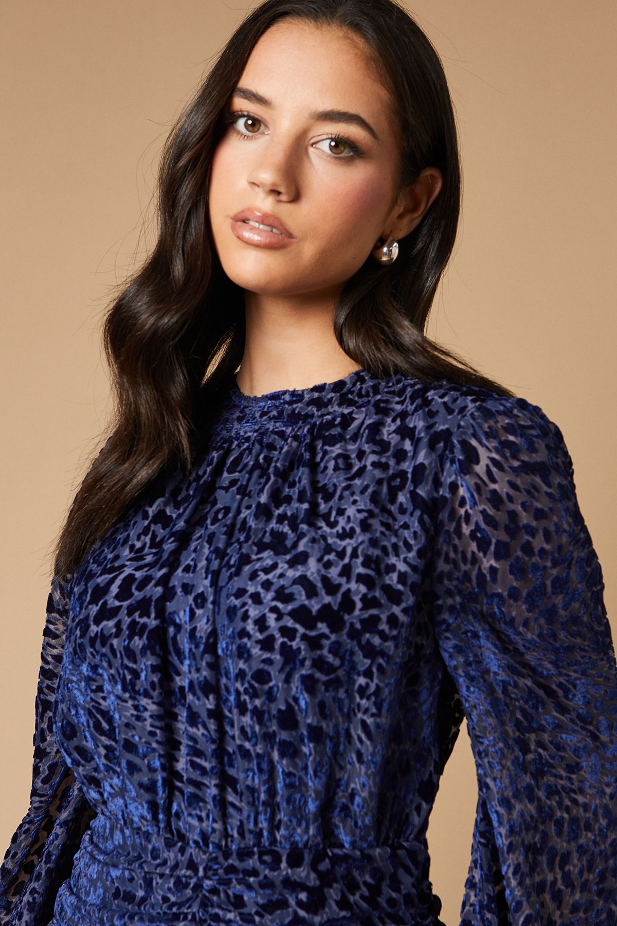 Oasis Velvet Tiered Blouson Sleeve Mini Dress Navy image 2