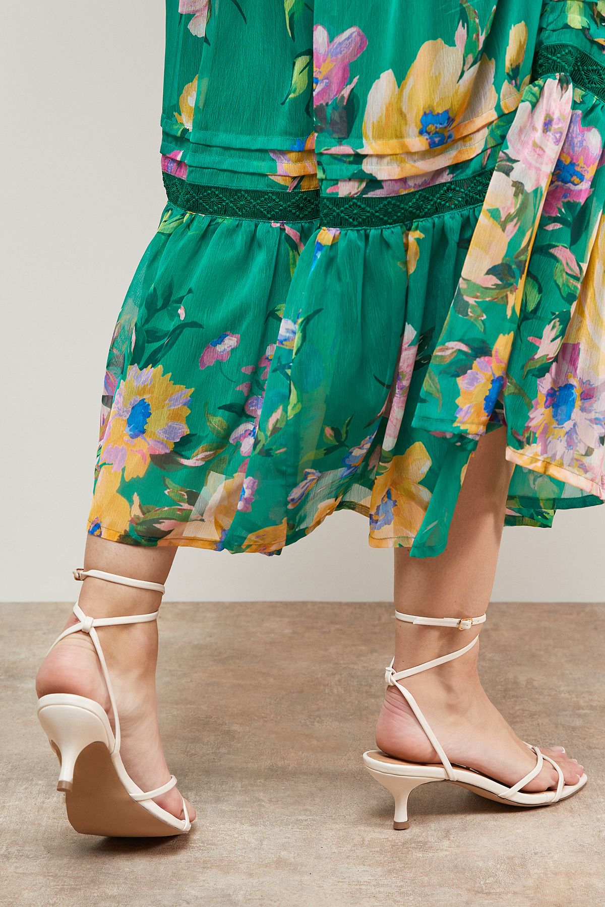 Oasis Desirae Faux Leather Toe Post Kitten Heel Sandals Beige image 4